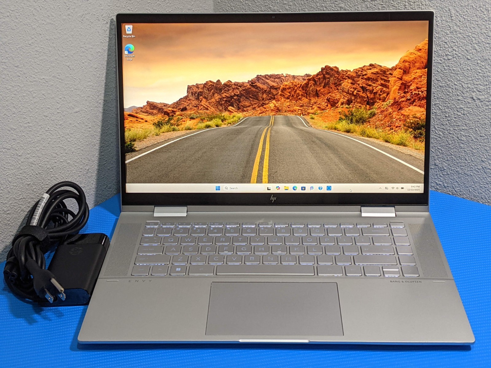 HP Envy x360 2n1 15-ew0013dx 15.6″ FHD TOUCH i5-1235U 1.3GHz 8GB 256GB W11H +PA