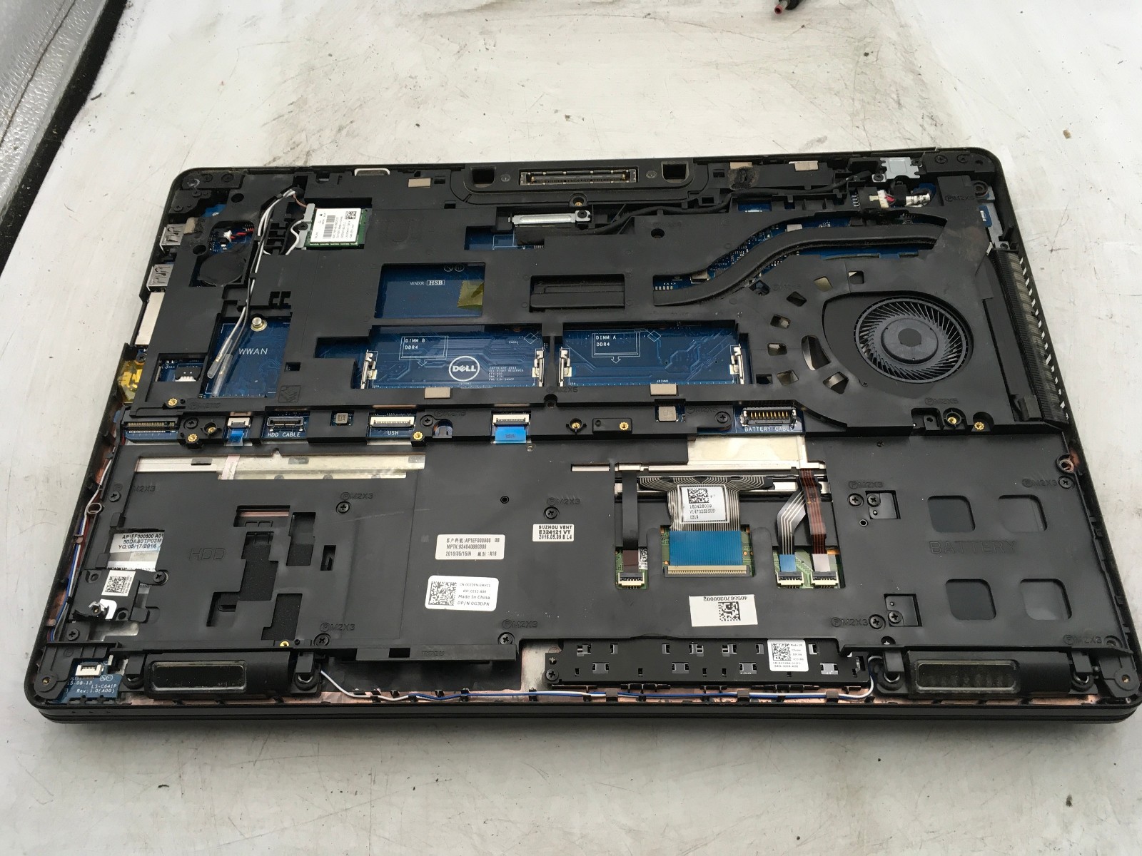 DELL LATITUDE E5570 – FOR PARTS/NO POWER – INTEL I5 6TH GEN – NO RAM – READ – BB