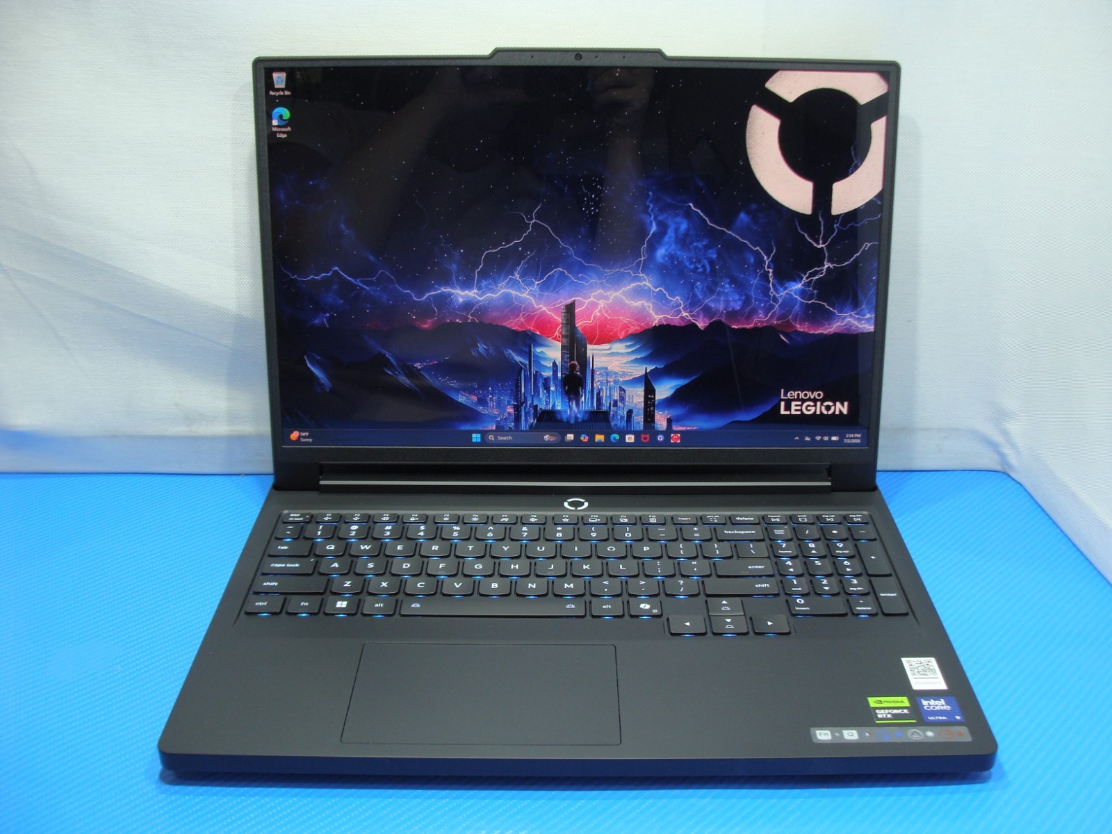 Lenovo Legion Pro 7 16IAX10H 16″ WQXGA 240hz Ultra 9 RTX 5080 32GB 1TB SSD W11H
