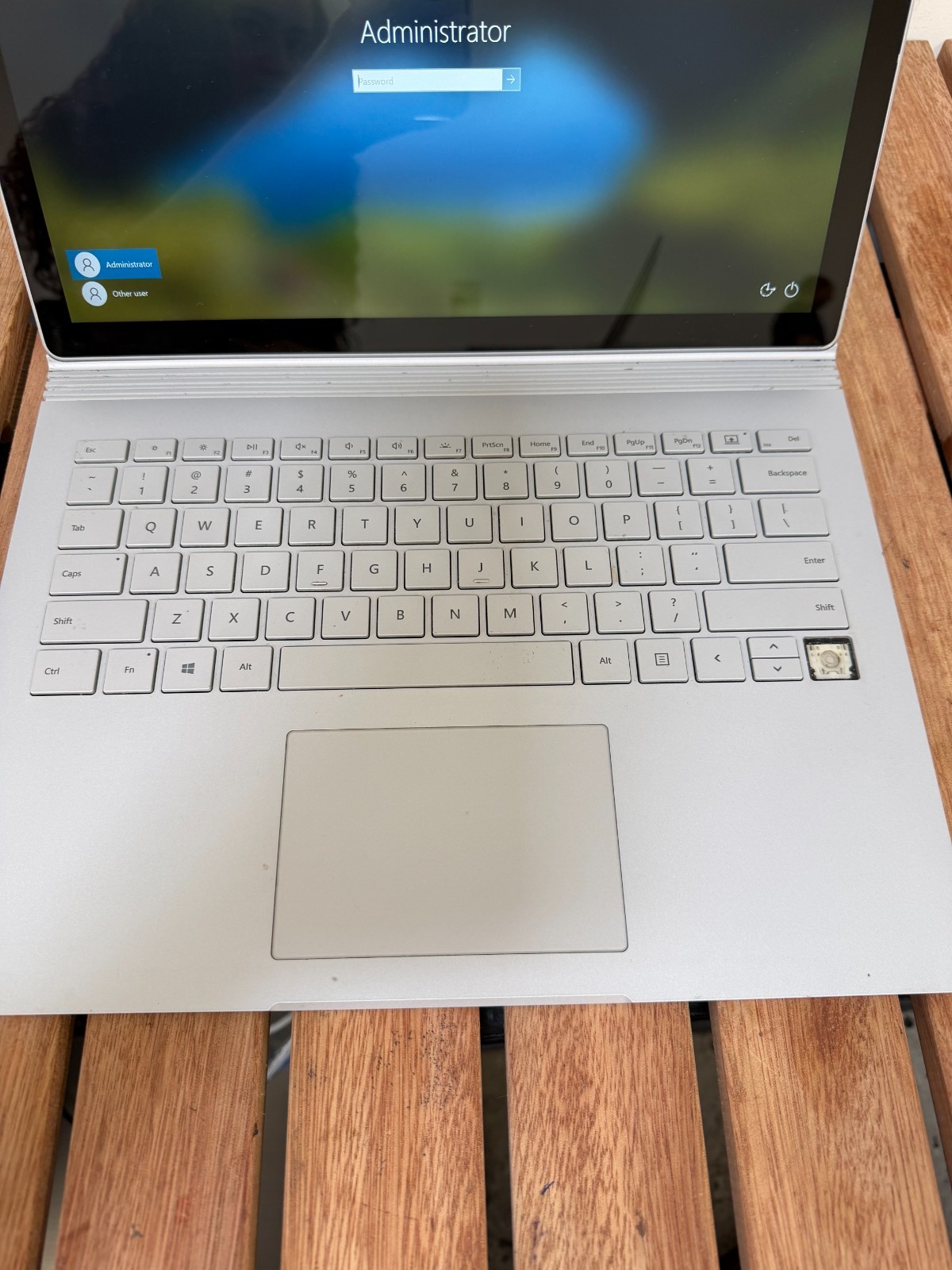 Microsoft Surface Book 2 15″ i7-8650U 1.90 GHz 16 GB RAM 256 GB Win11 For Parts