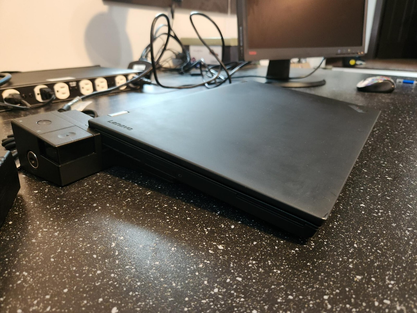 Lenovo ThinkPad P51 – Intel Core i7-7700HQ 2.8GHz 32GB DDR4 NVIDIA No OS/SSD/HDD