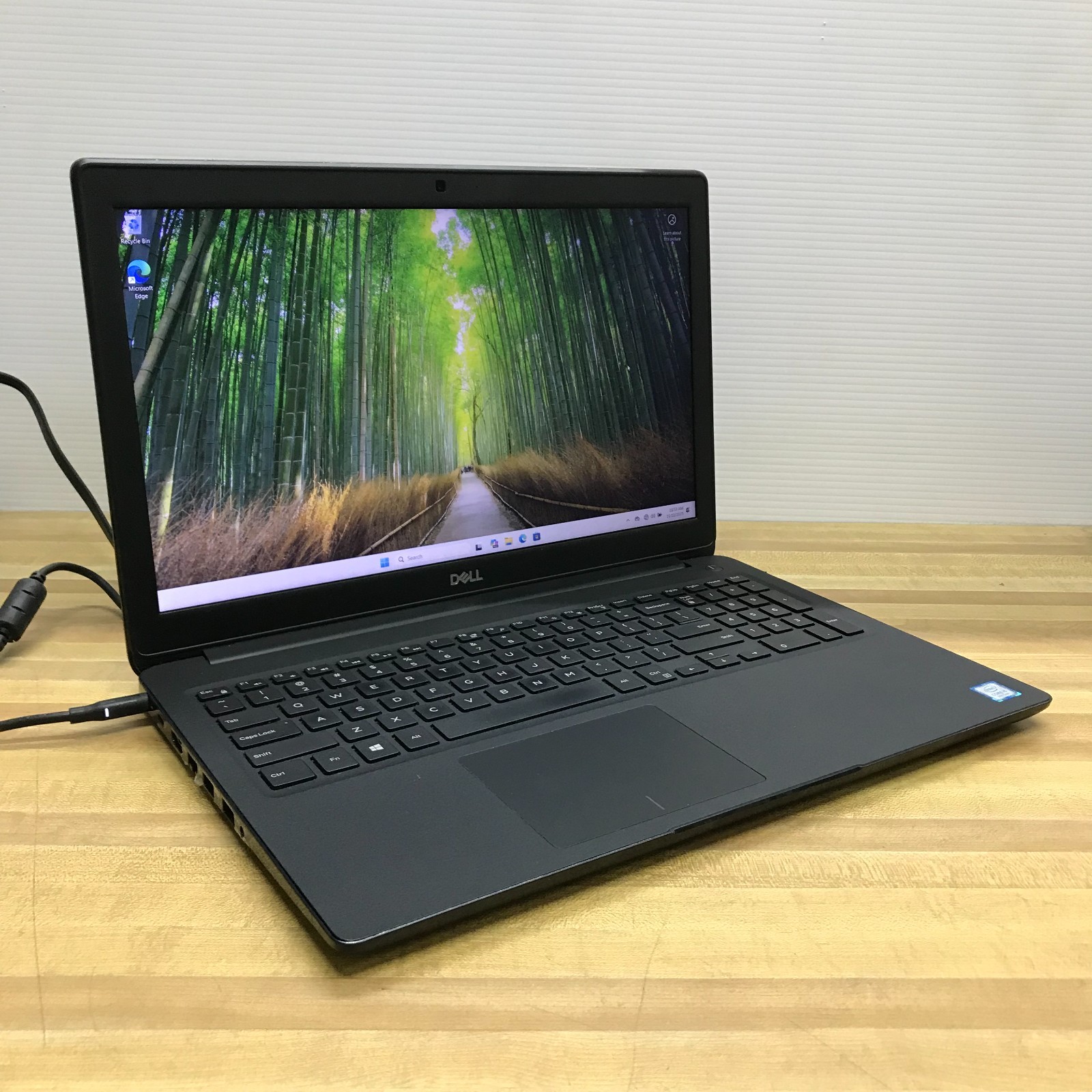 Dell Latitude 3500 15.6″ i5-8265u 1.6GHz 16GB RAM 256GB SSD (Windows 11 Pro)