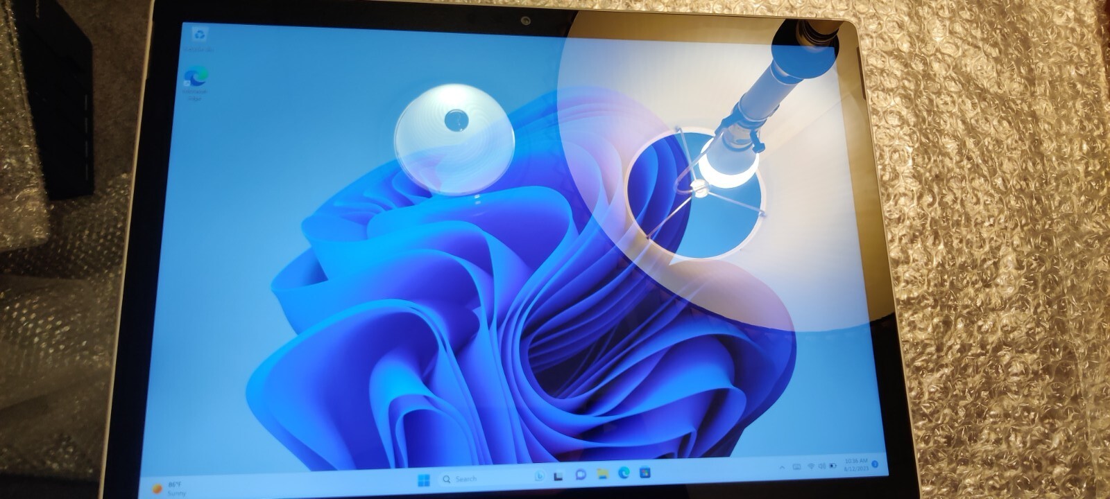 Microsoft Surface Book 2 i7-8650U 256GB SSD 8GB RAM 13.5″ Tablet ONLY B