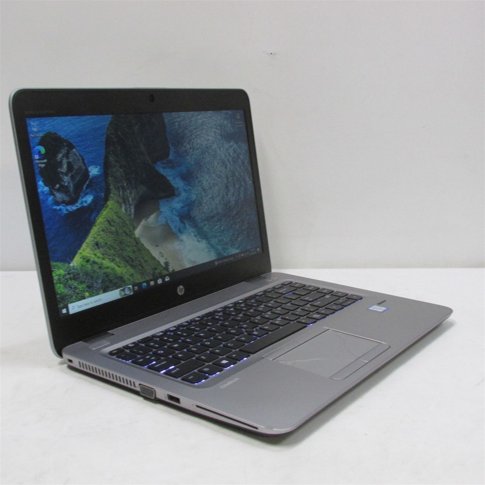 HP Elitebook 840 G3 i5-6300U 2.4GHz 8GB RAM 256GB m.2 14″ Win 10 Pro TPAD DMG