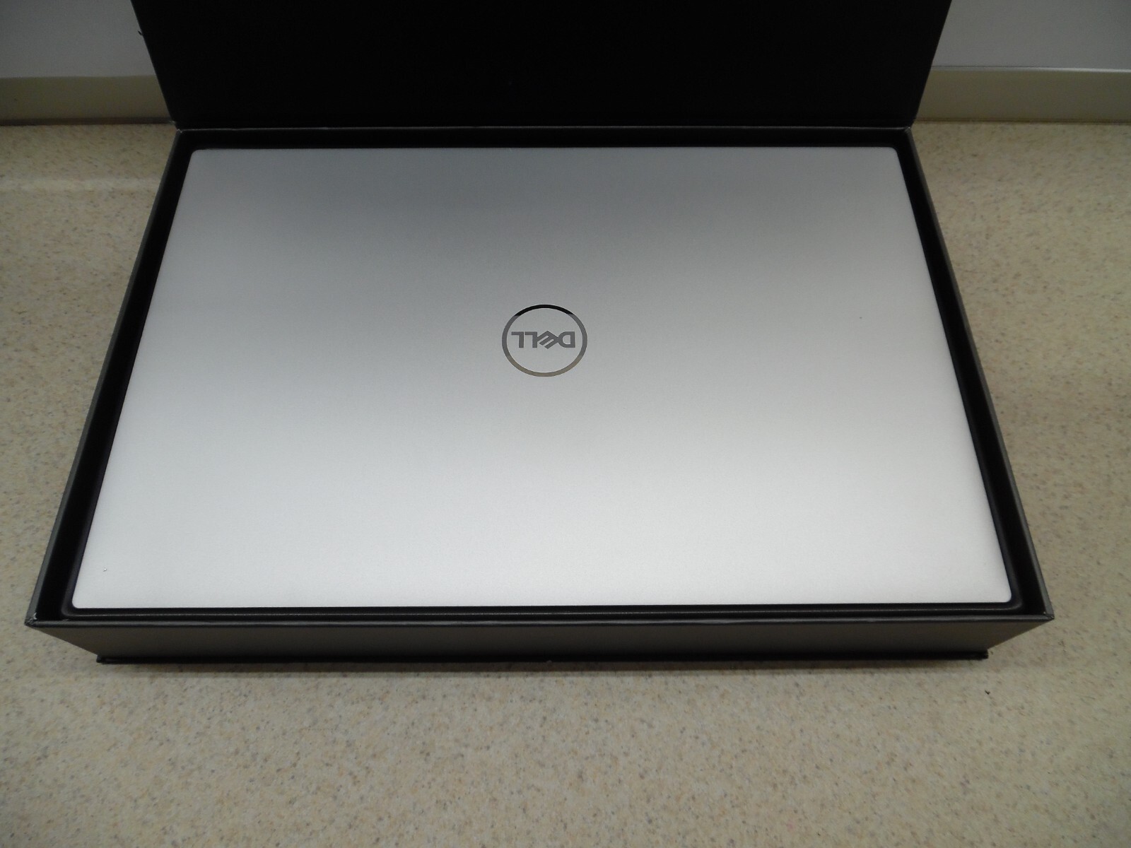 Dell XPS 17 9700 17″ 2TB SSD, Intel Core I7 8 Cores 4.7GHz, 48GB RAM NVIDIA 2060
