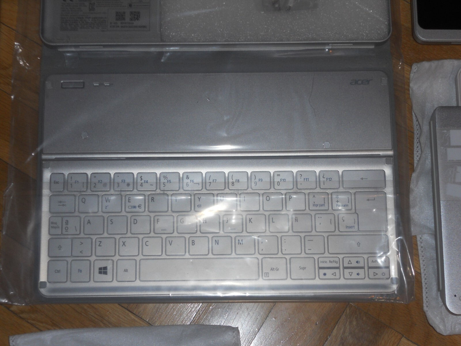 ULTRABOOK ACER TMX313-M-5333Y4G12AS TABLET PC CORE i5+ 4GB RAM+ 120GB. NEW.