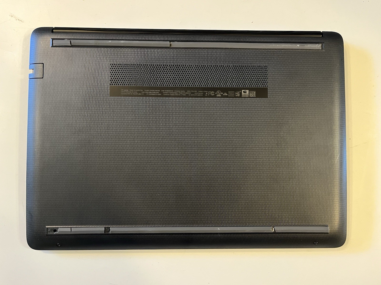 HP Laptop 14-CM0XXX AMD E4-9000e Radeon R2, 2300MHz 4GB 32GB (Slow) 🛑