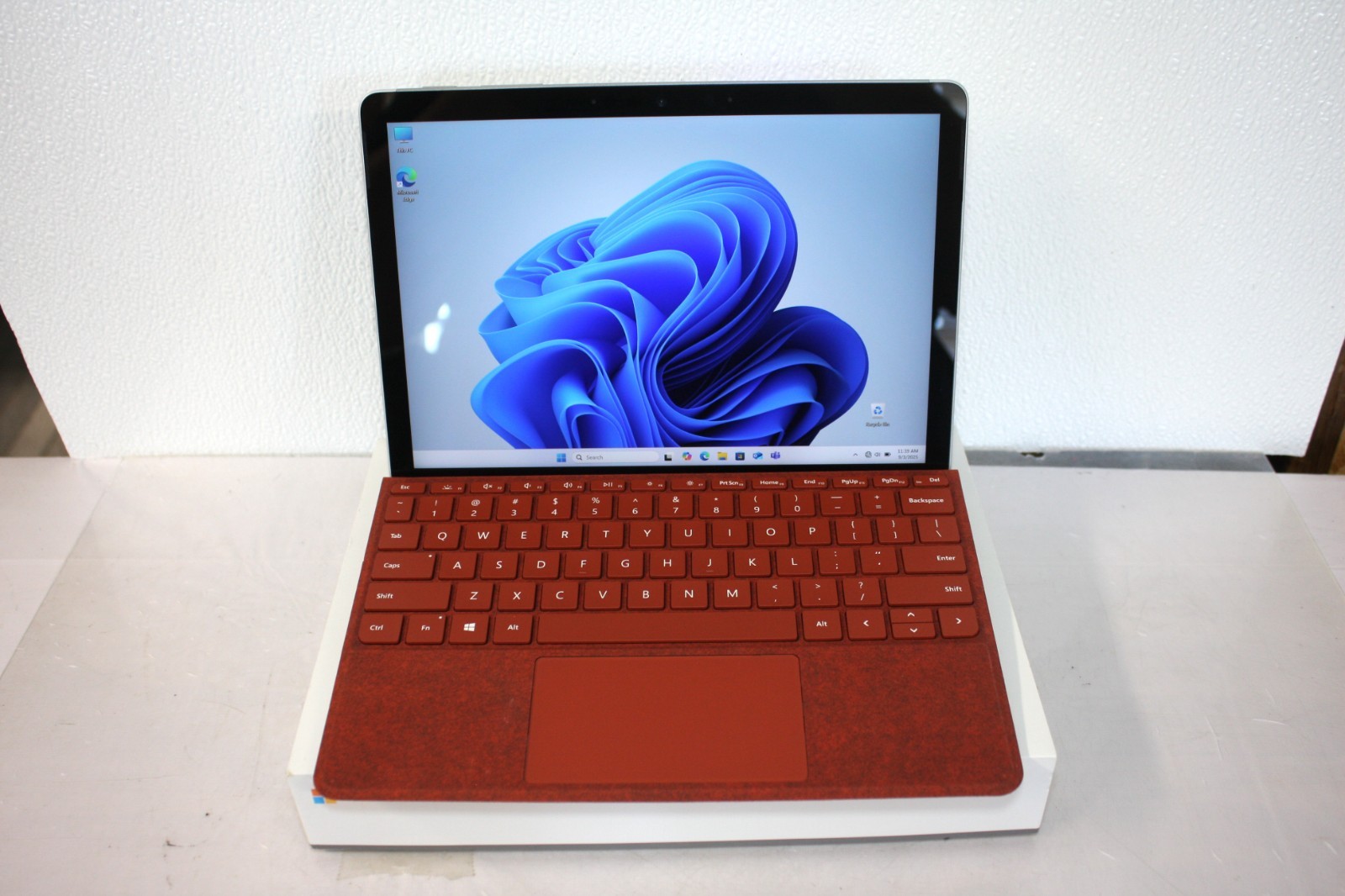 Microsoft Surface Go 2 64GB 4GB Ram Intel Gold Processor With Keyboard