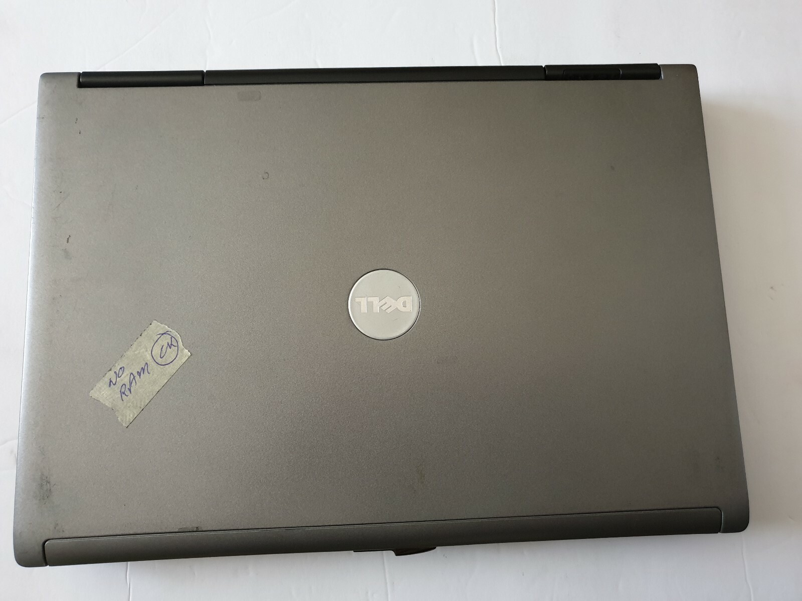 Dell Latitude D620 laptop computer Intel T5500 1.66GHz — FOR PARTS/REPAIR —-