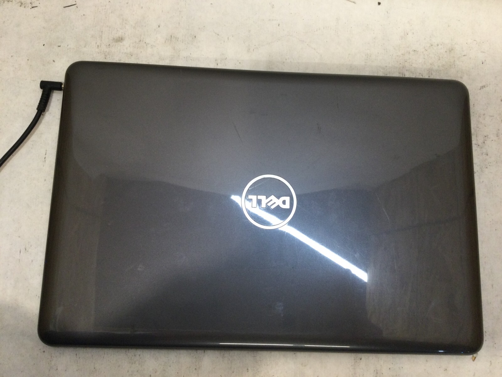 Dell Inspiron 15 5567 15.6” / Intel Core i7 / (CRACKED/POWERS ON/NO BOOT!) -MR