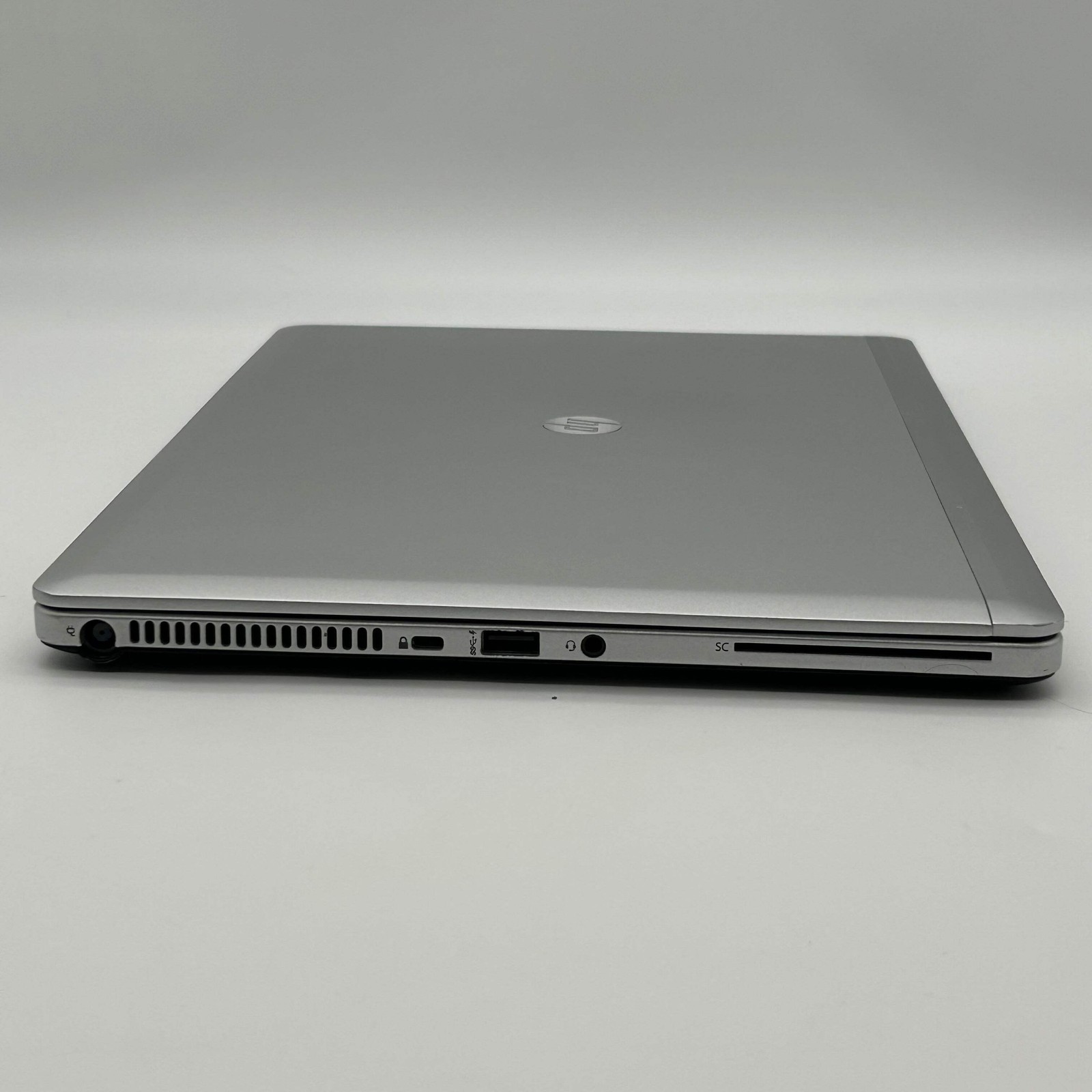 HP EliteBook Folio 9480m 14″ |Core i7 2.1GHz |8GB RAM |256GB| Silver w/ Charger