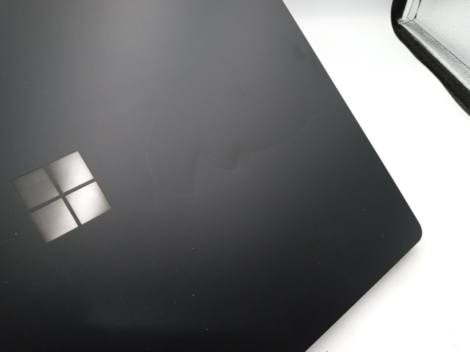 Microsoft Surface Laptop 4 1979 15″ Intel i7-1185G7 16GB RAM 256GB SSD W11 -READ
