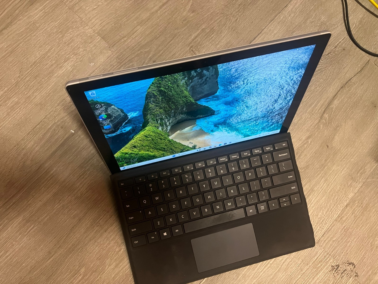 Microsoft Surface Pro 7+ 12.3″ (256GB SSD, Intel Core i5 11th Gen., 2.40 GHz