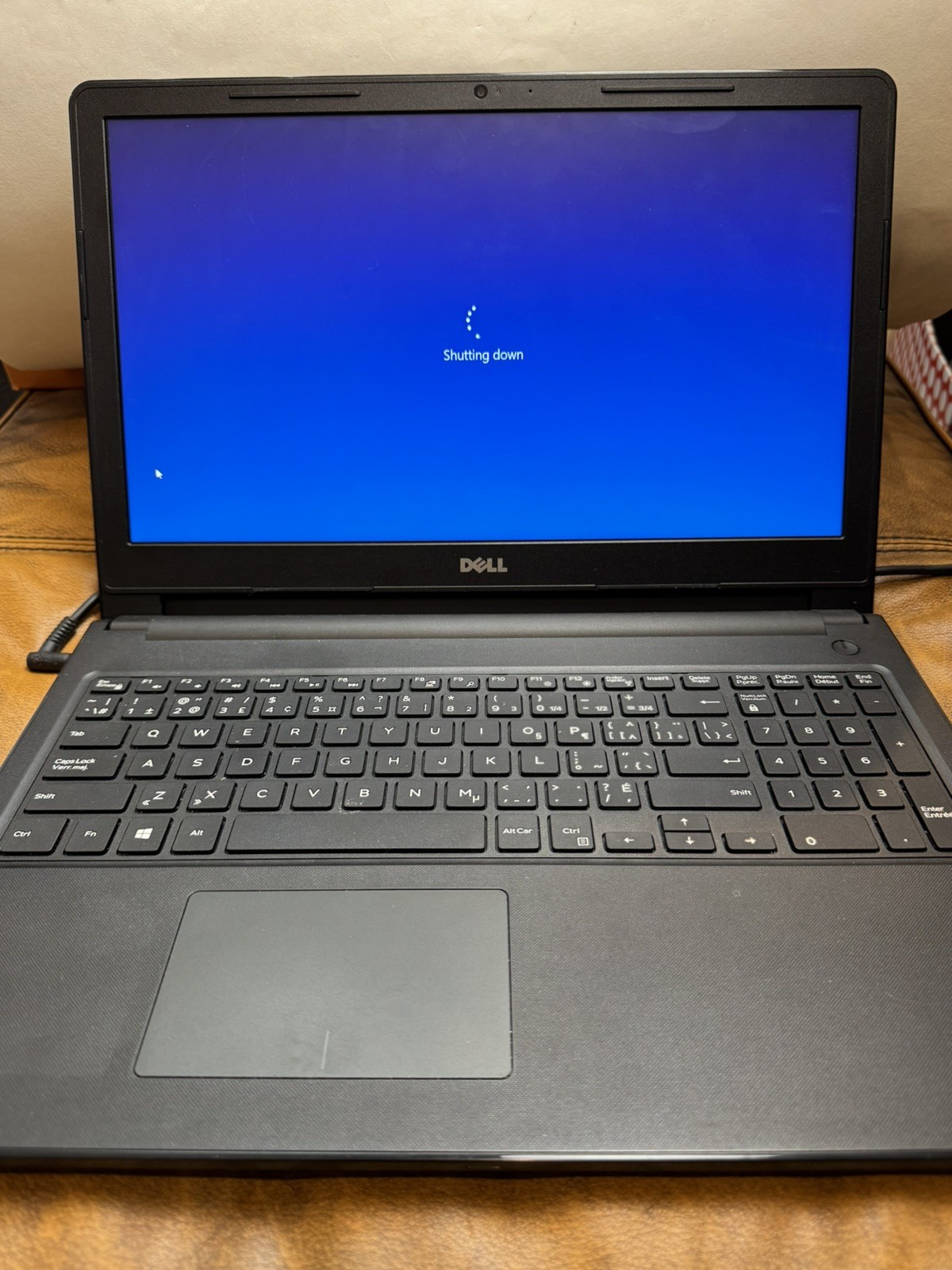 Dell Inspiron 15-3565/Amd A6-9225 2.60 ghz/4gb/1TB/Windows 10 Home No Power Cord