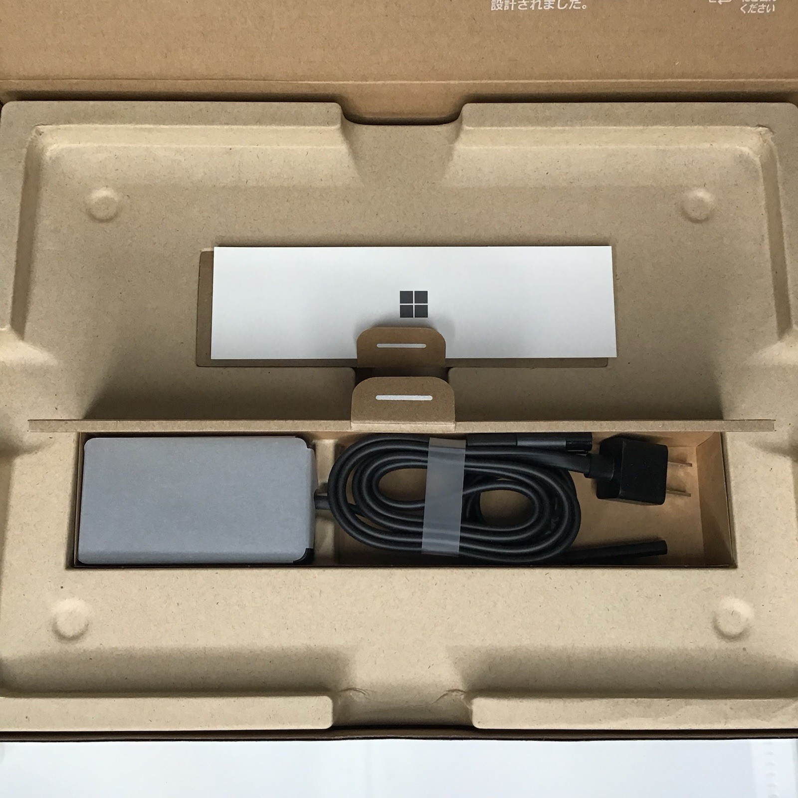 Microsoft Surface Laptop 7th Edition 13.8″ Snapdragon X 3.4GHz 16GB RAM 256 GB