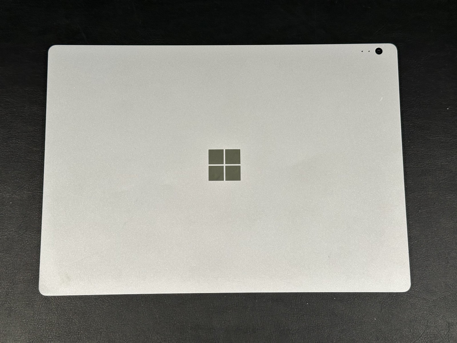 Microsoft Surface Book 2 – 13.5″ – i5-7300U – 8GB RAM – 256GB SSD READ