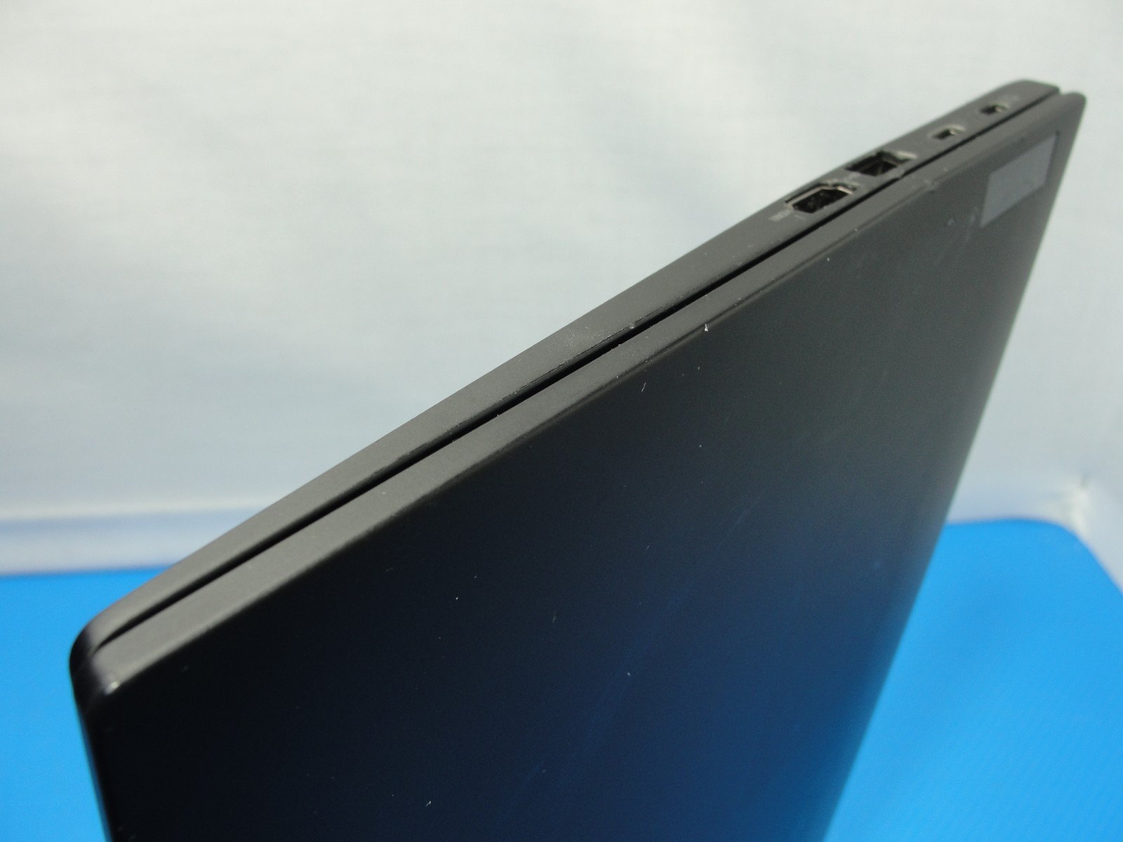 Lenovo ThinkPad X1 Carbon Gen 11 14″ FHD Touch i7-1365U 1.8GHz 16GB 1TB +Charger