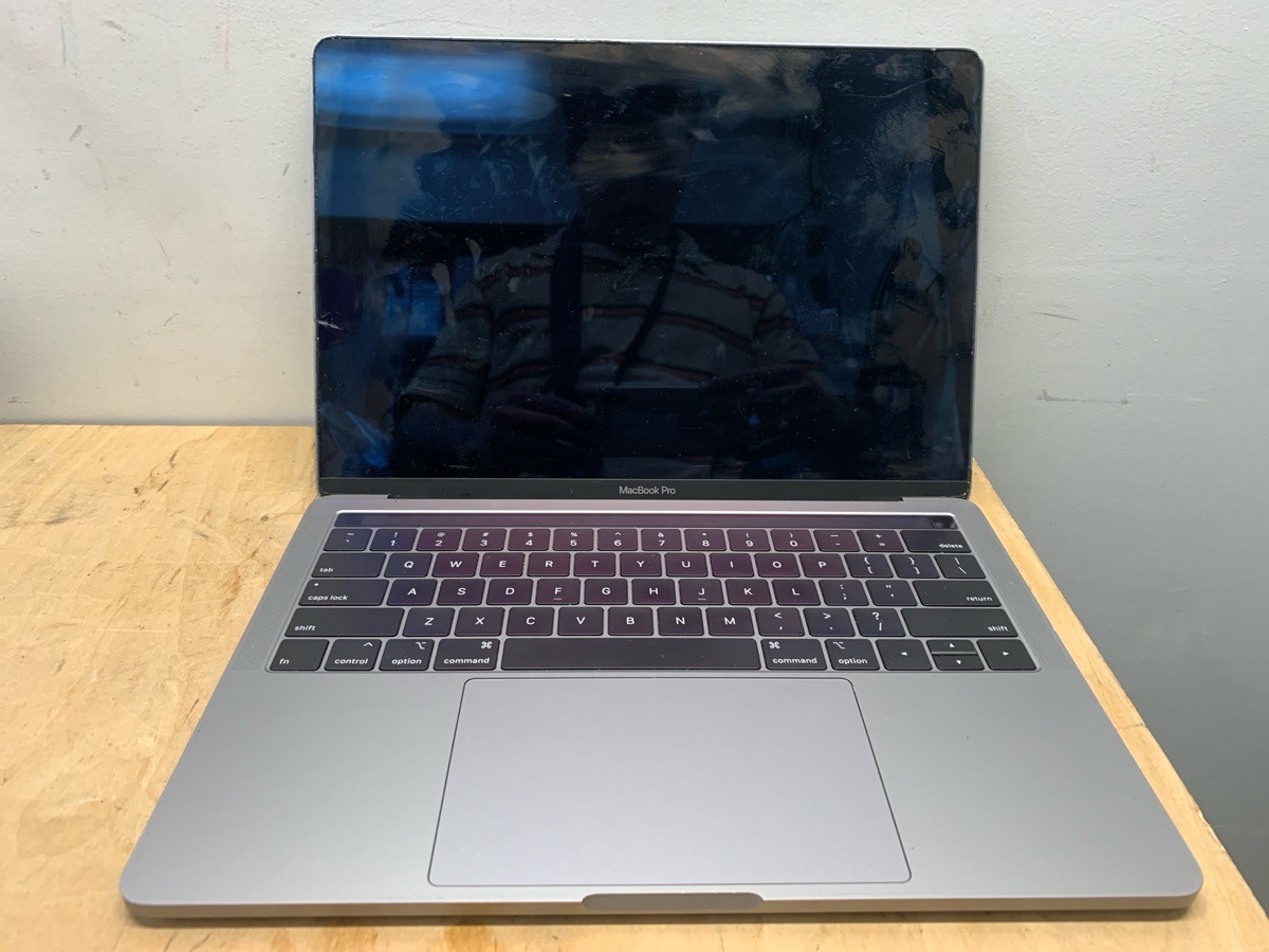 Apple MacBook Pro (13″, 2019) Broken Screen – For Parts / AS-IS (E10035423)
