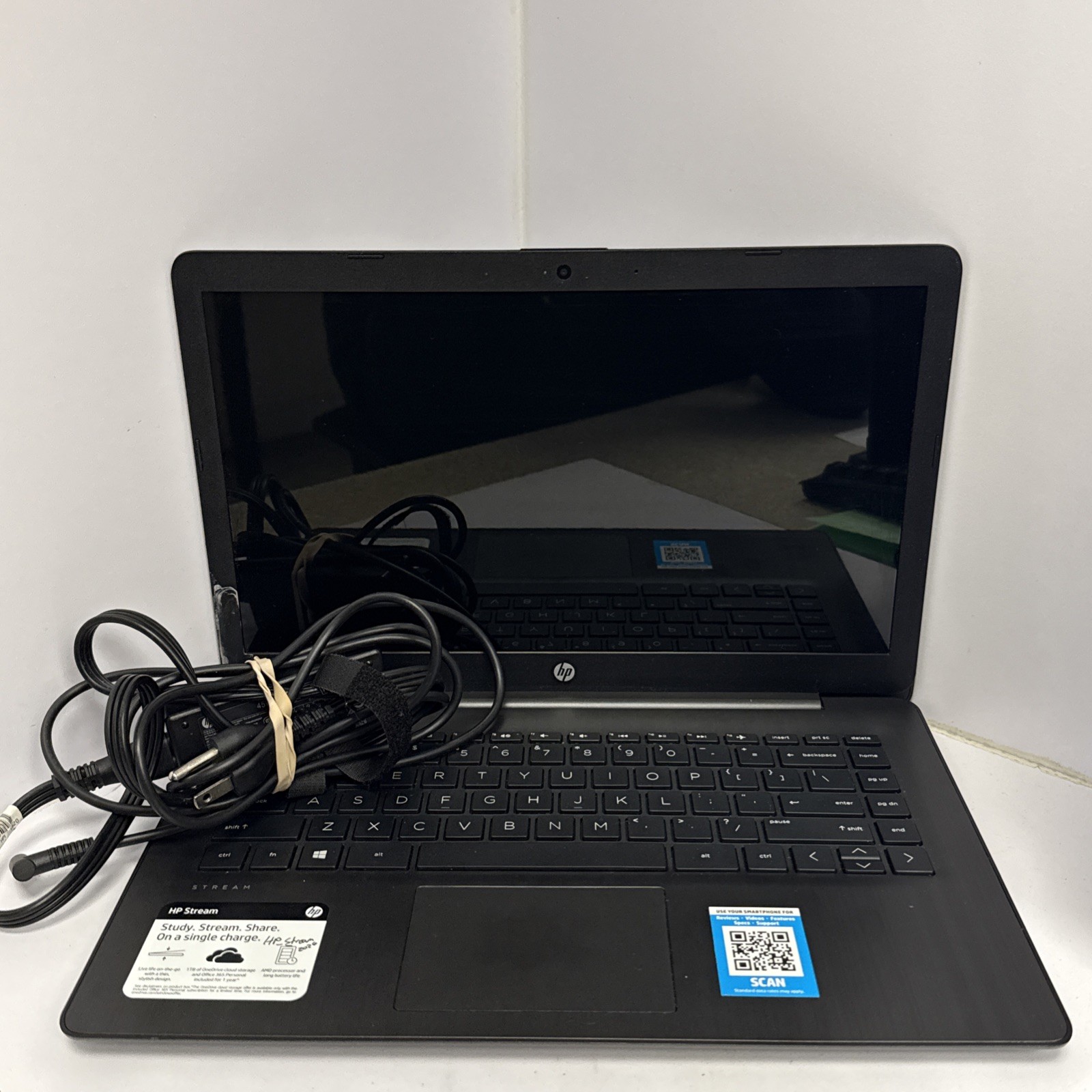 HP Stream 14-DS0020NR Laptop 14″ with Charger