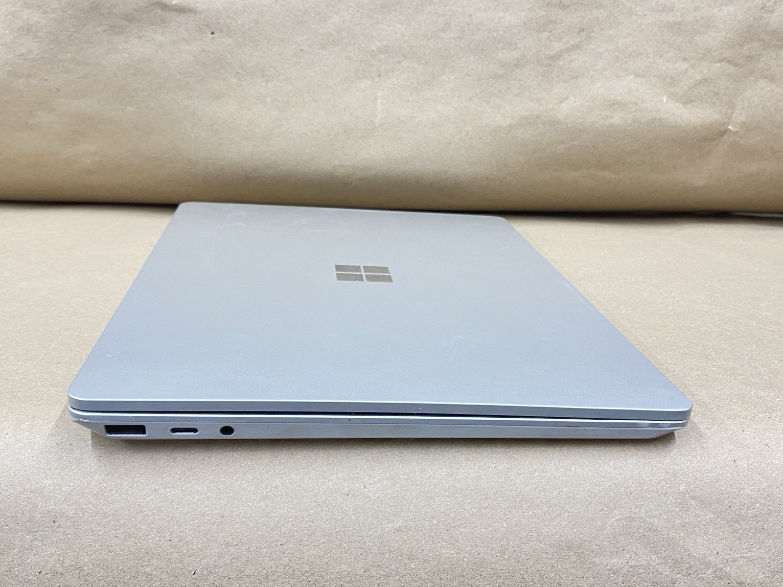 Microsoft Surface Laptop Go – 12″ – i5-1035G1 – 8GB – 128GB – Win 11 – READ