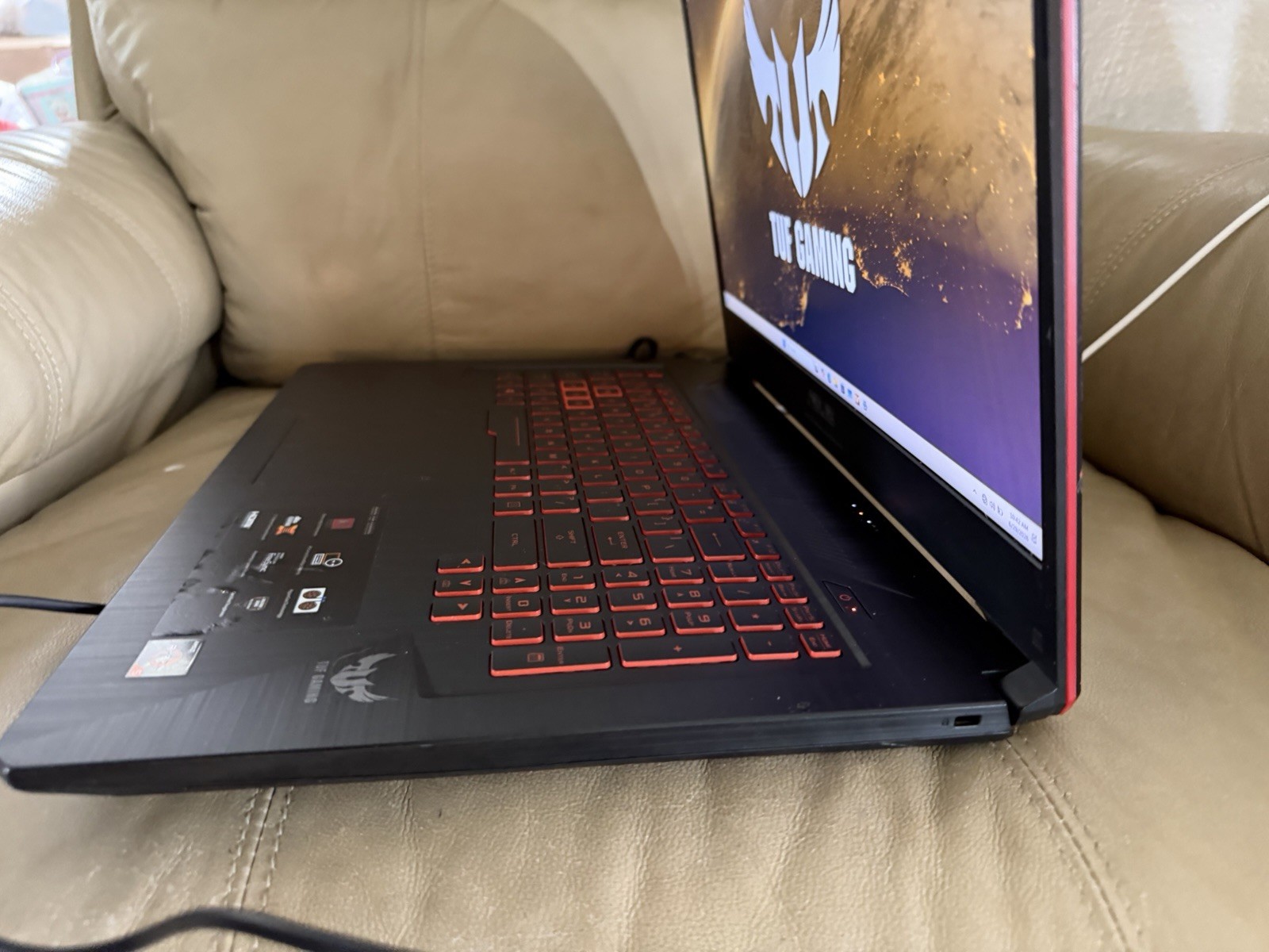 ASUS TUF Gaming 15.6″ Ryzen 5 3550H 8GB 1TB HDD RX 560X Win 11
