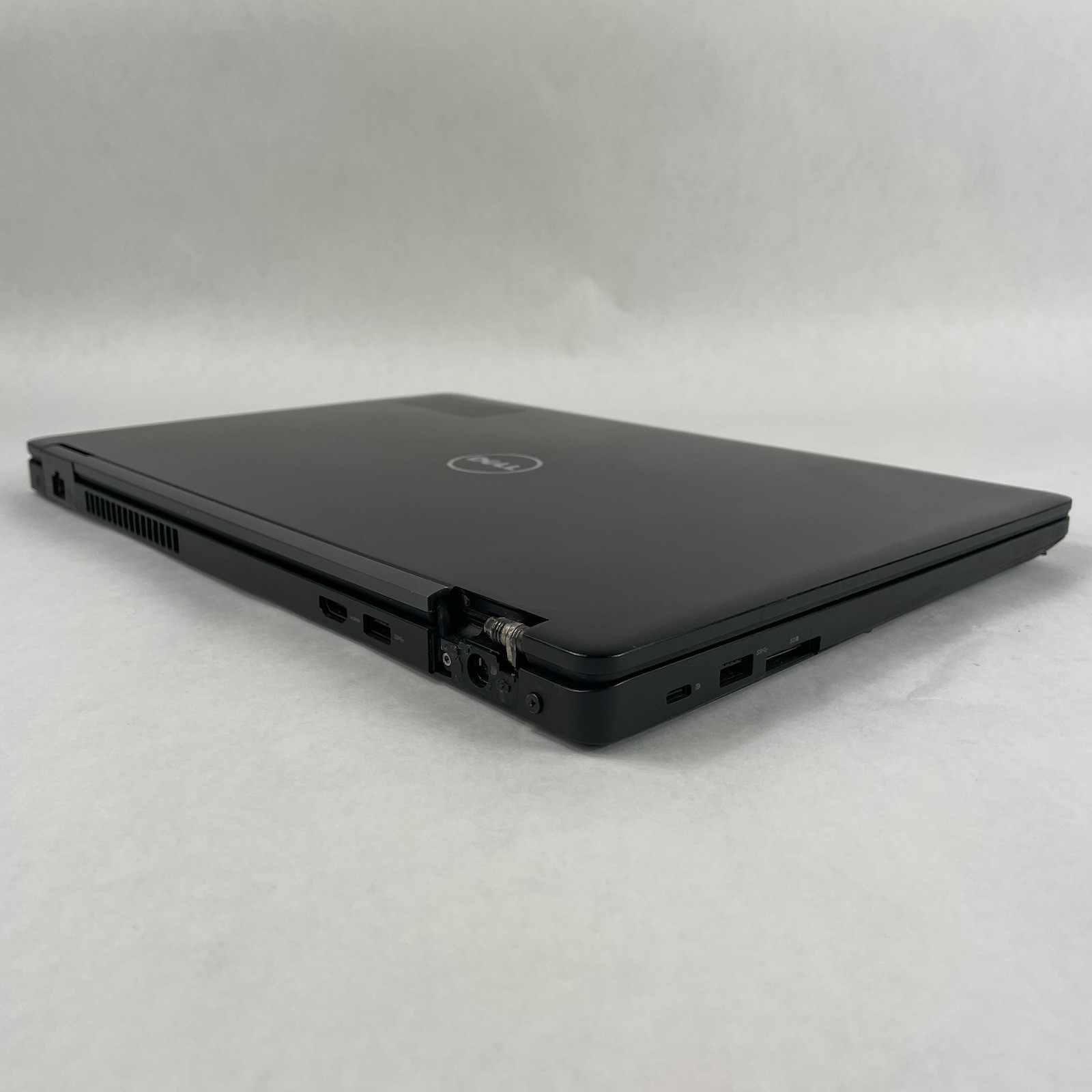 Dell Latitude 5580 15.6″ i5-7440HQ 2.8GHz 8GB RAM No SSD/OS/AC – Bad Hinge Cover