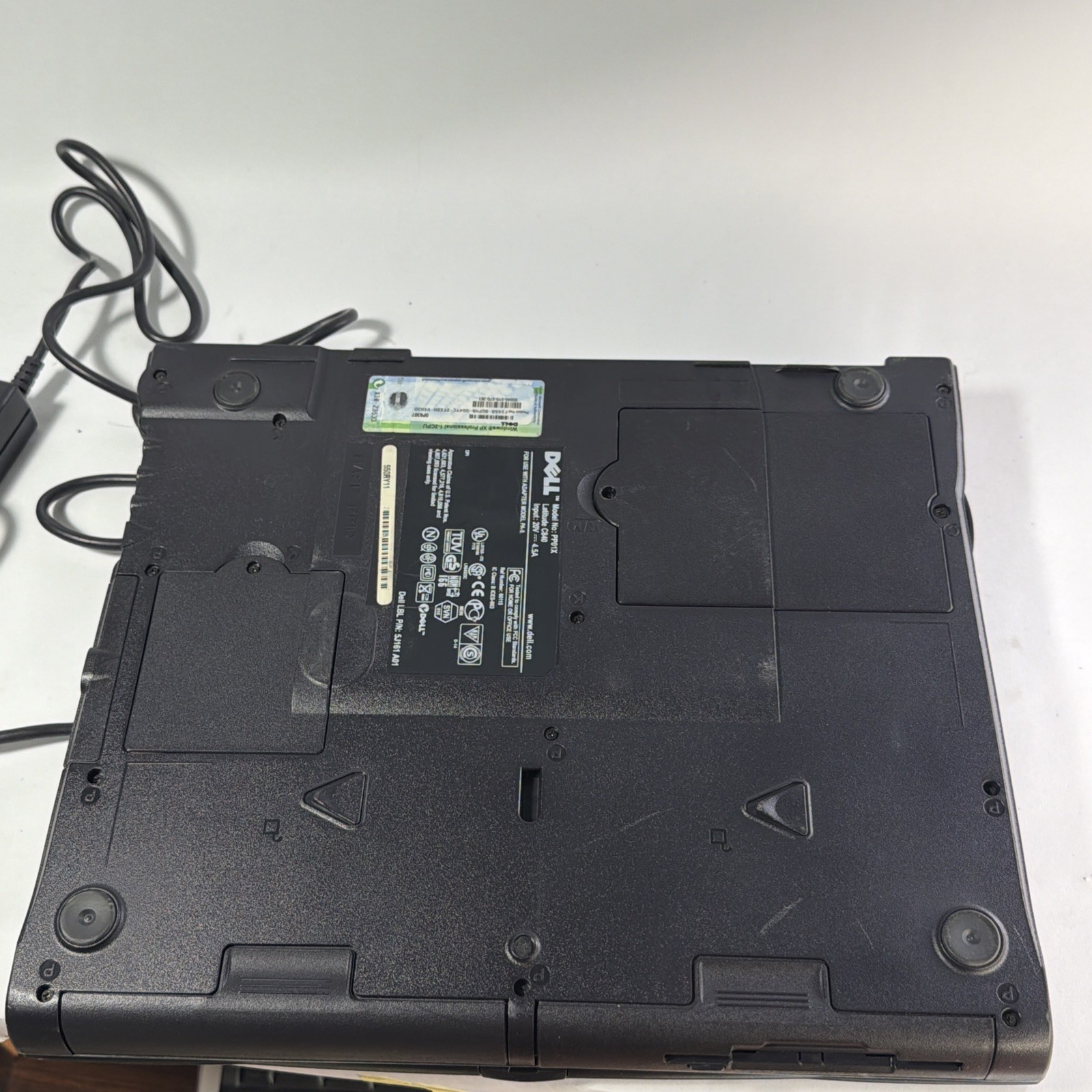 Dell Latitude C840 Windows XP Laptop 15″ Penitum 4, 1400×1050 HD LCD, Floppy, CD