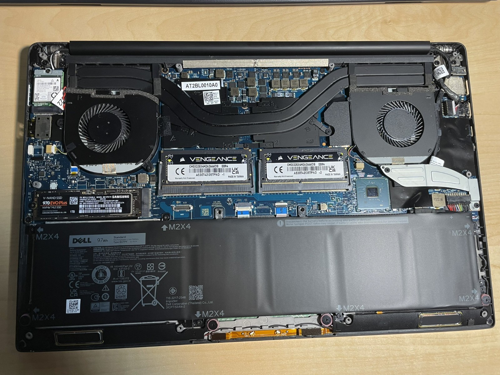 Dell XPS 9570 15″ FHD I7-8750H 1TB SSD 32GB GeForce GTX 1050Ti & DELL D6000 DOCK