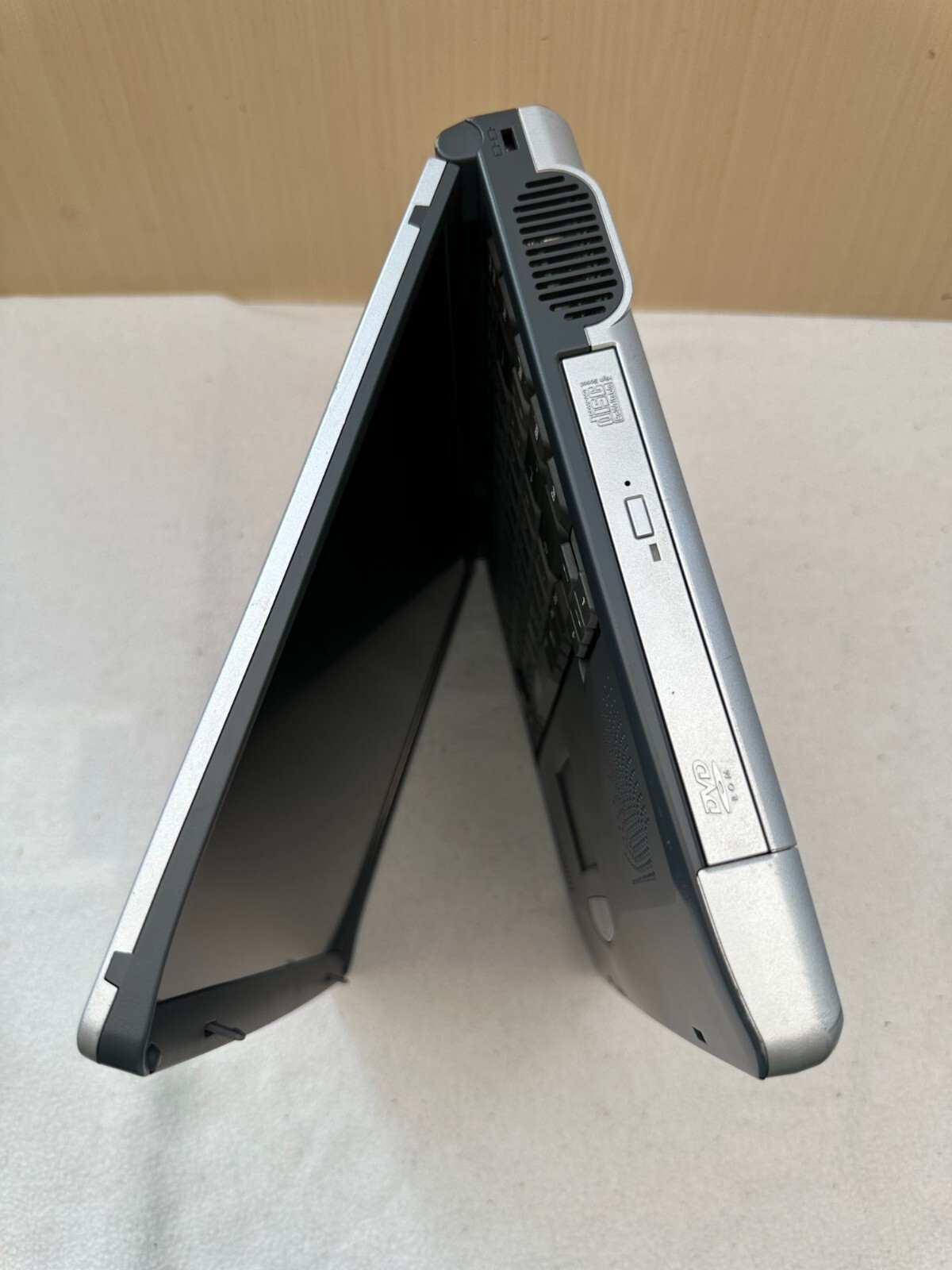 Retro Tronic 5 Yakumo D27ES Clevo Laptop 20GB HDD 512MB RAM No Windows Laptop