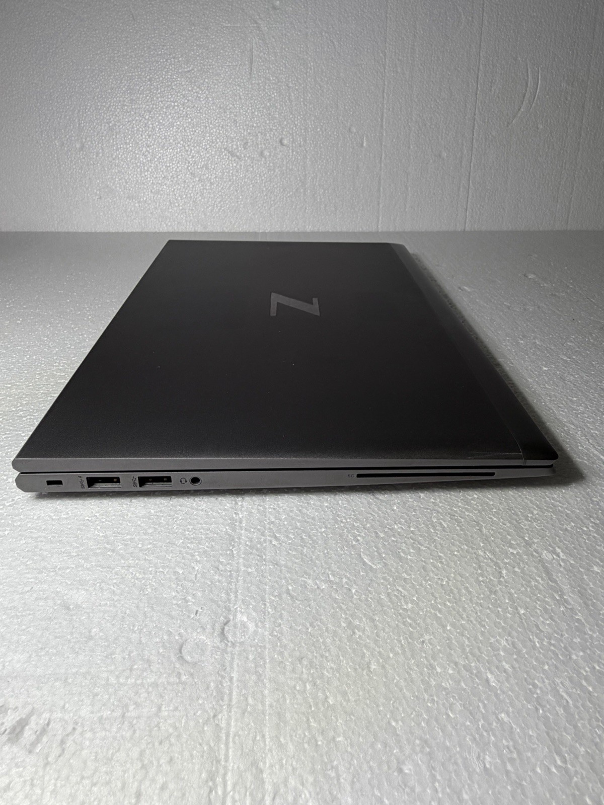 HP ZBook Firefly 14 G8 14″ Core i5-1135G7 256GB 16GB Win 11 Pro W/ AC adapter