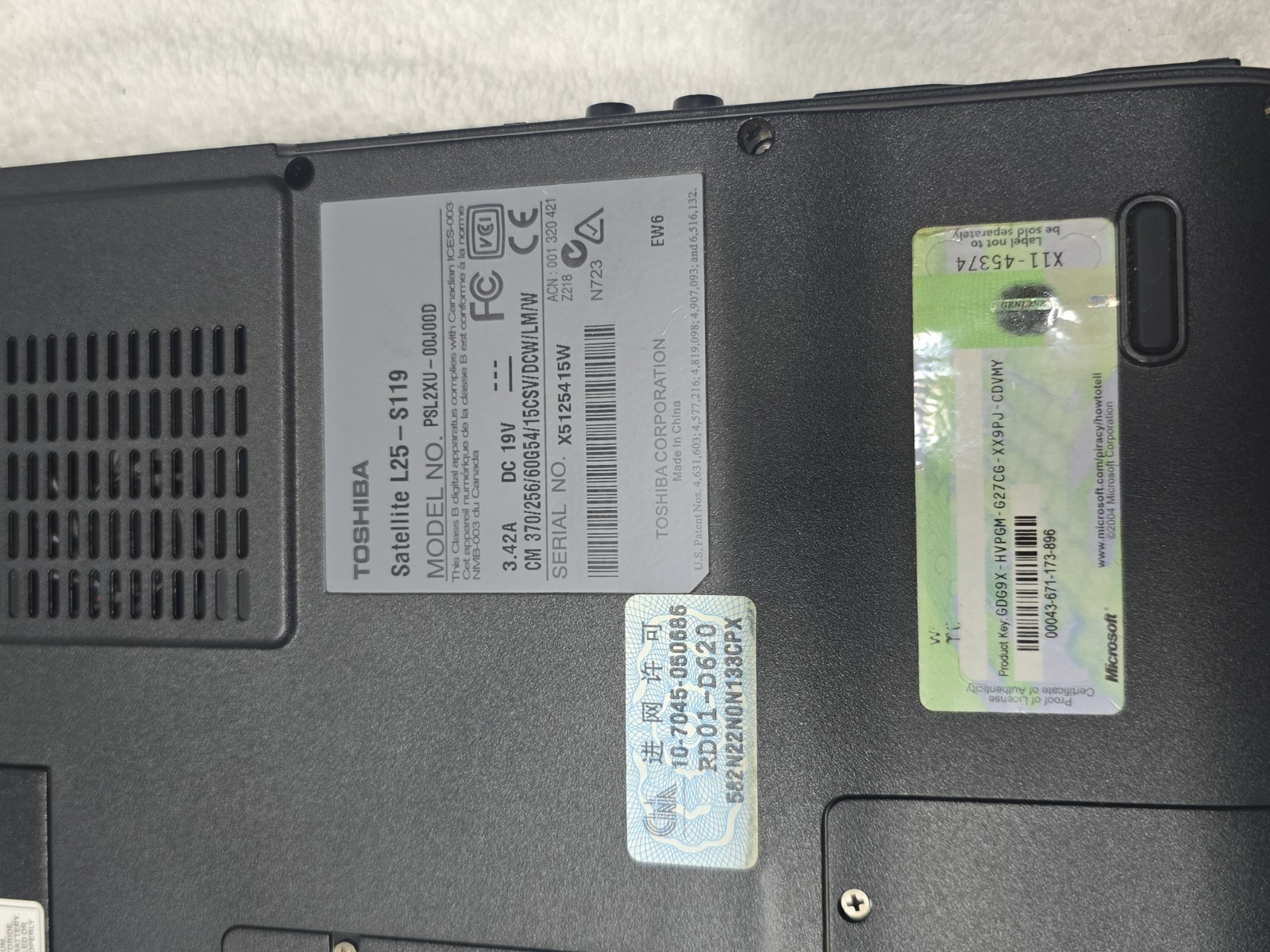 Toshiba Satelite L25-S119 PSL2XU-OOJOOD Intel Laptop Computer w/ Handheld Mouse