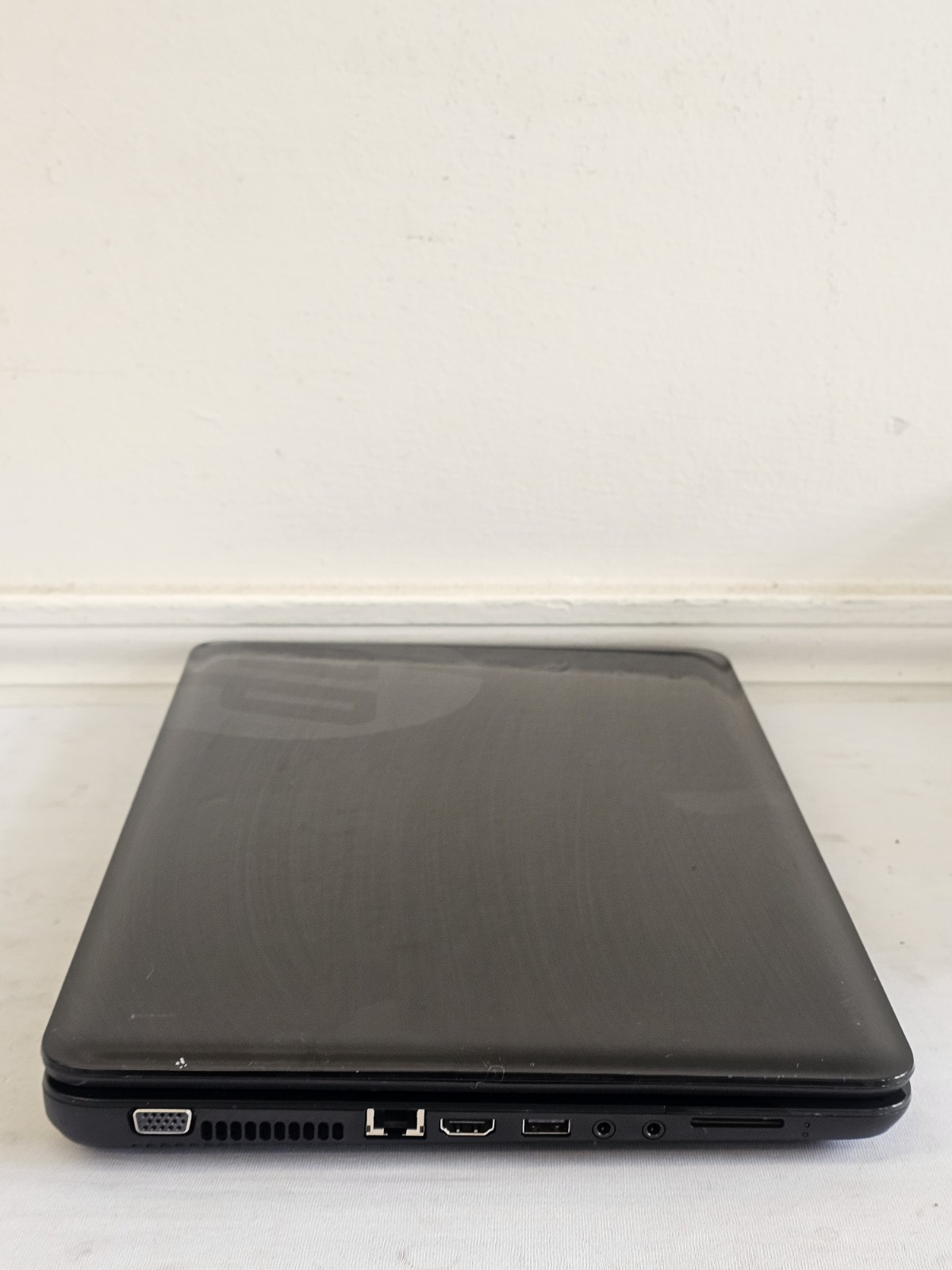 HP Notebook 2000 Laptop – AMD A6-5200 – 4GB RAM – 500GB HDD BAD BATT Windows 10
