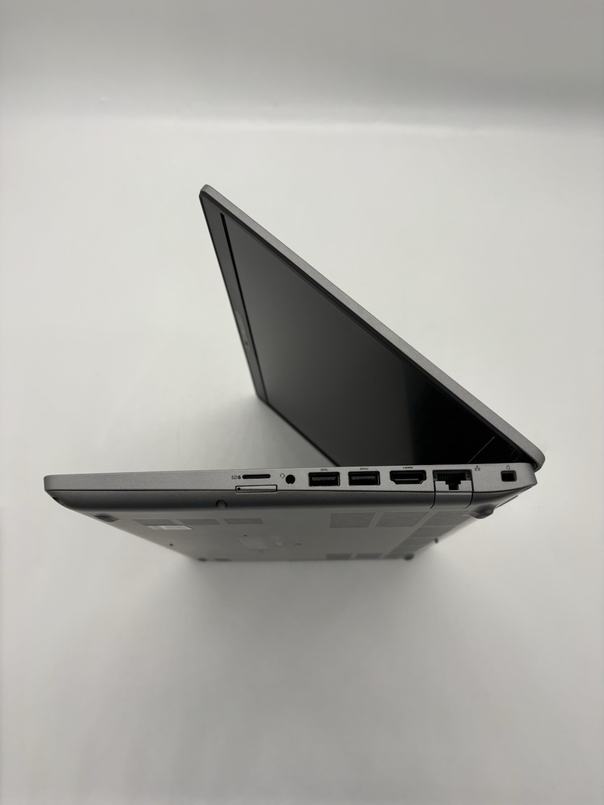Dell Latitude 5411 15.6″ i7-10850H 2.70GHz | 16GB RAM 256GB SSD WINDOWS 11 PRO