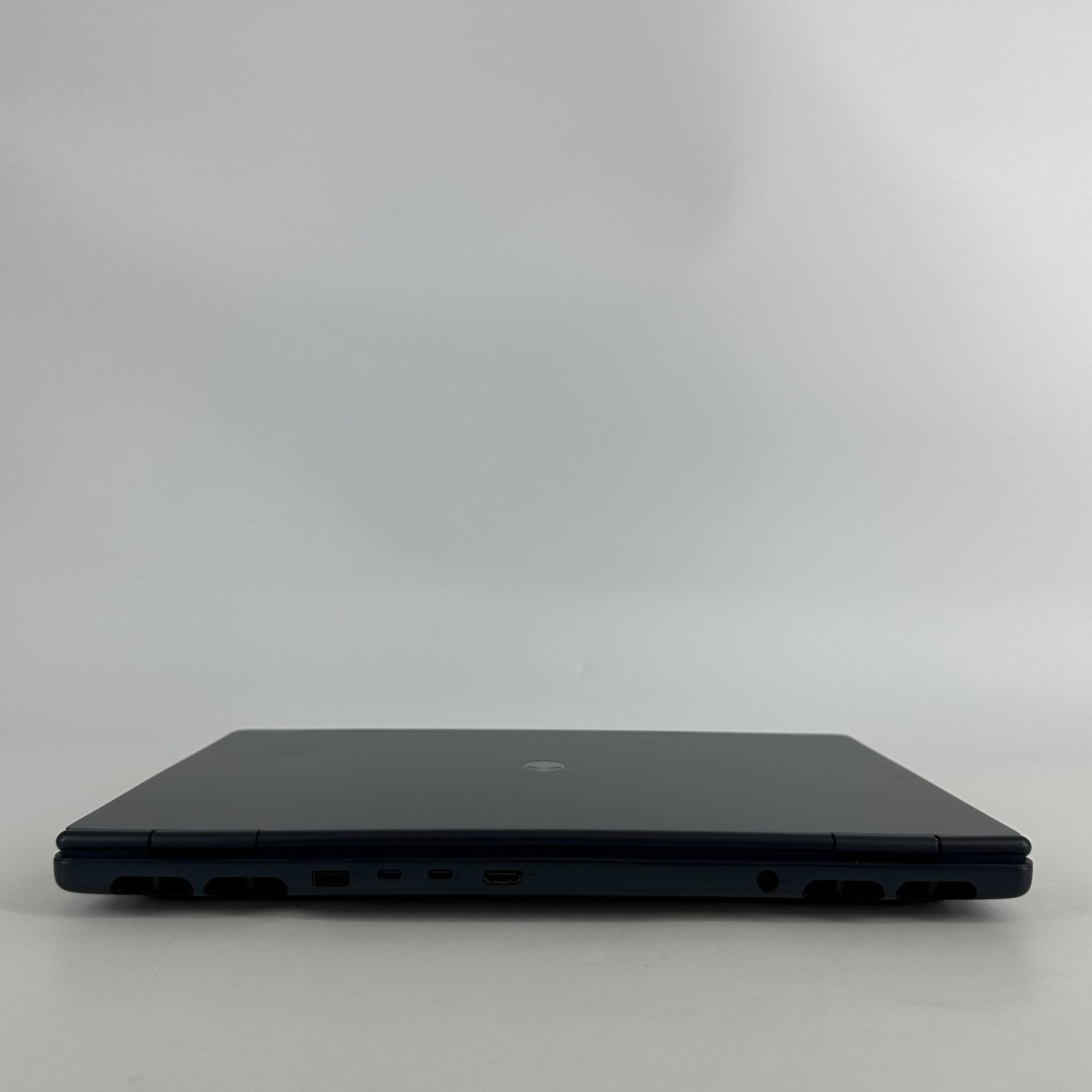 Dell Alienware 16X Aurora 240Hz QHD+ 2.7 GHz Ultra 9 275HX 32GB 2TB SSD RTX 5070