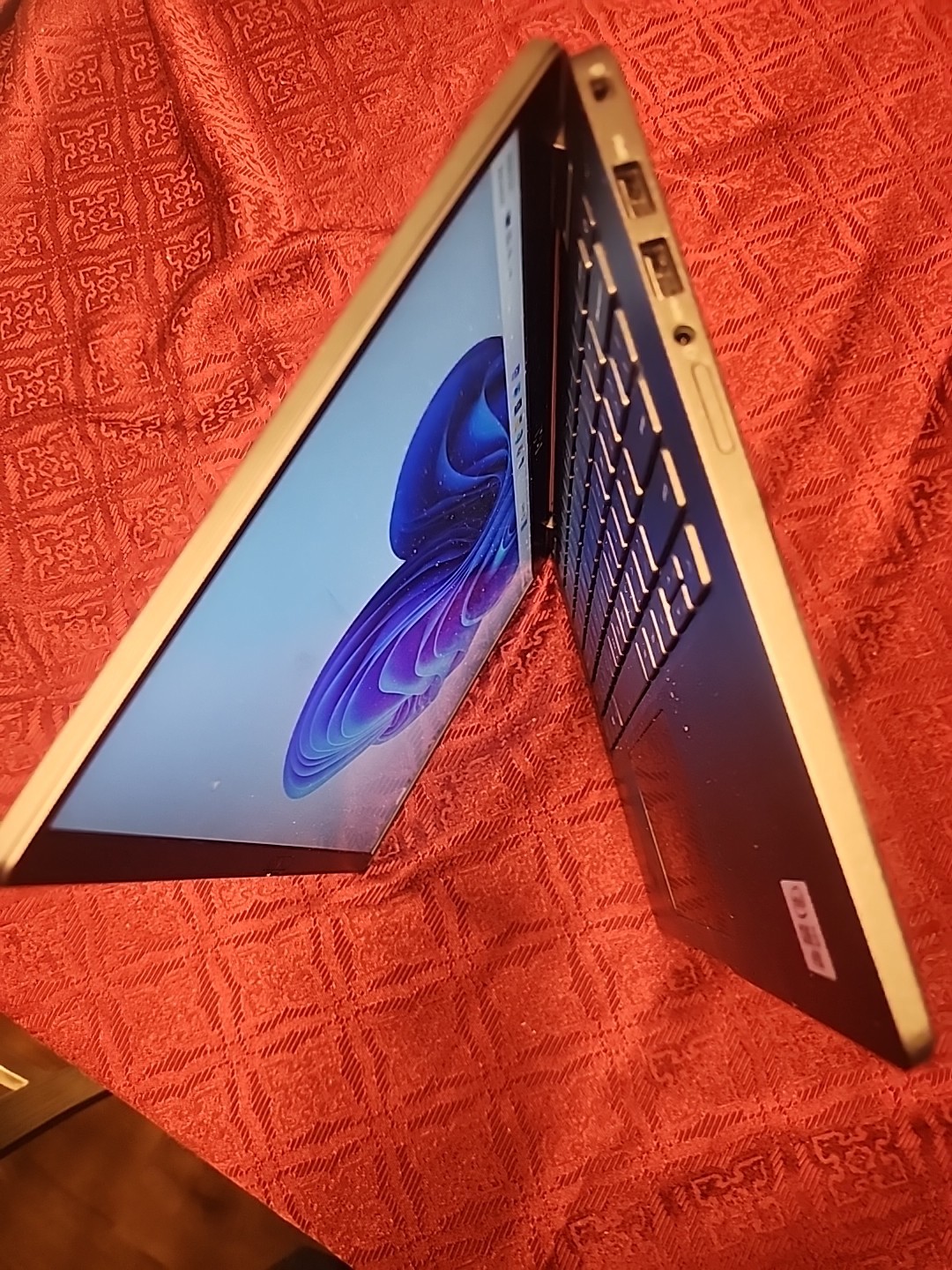 Dell Latitude 7400 (i5-8365U, 1.60 GHz, 16GB, 256GB) Win 11 Pro + Charger