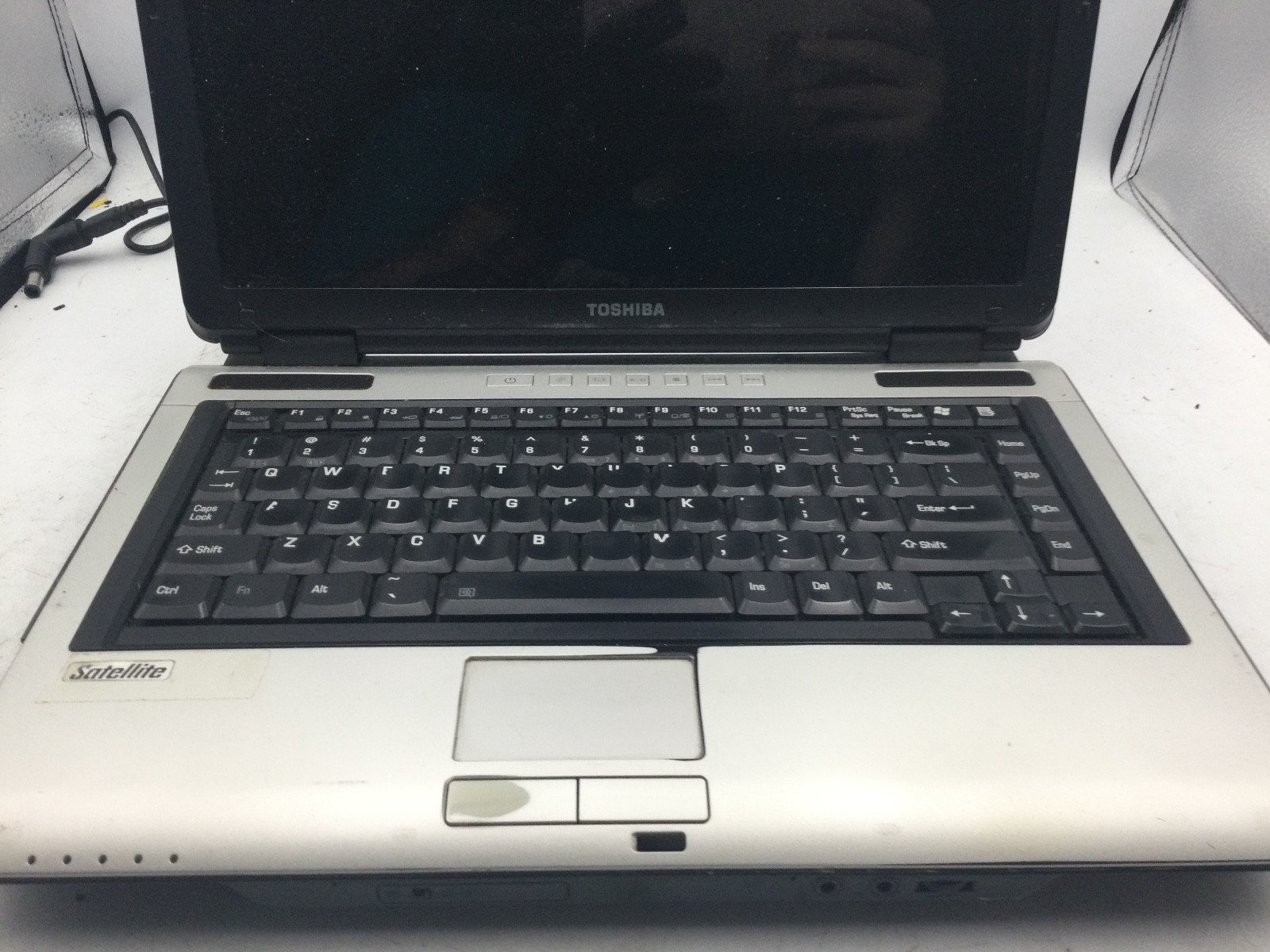SATELLITE M105-S3041 – FOR PARTS – INTEL CORE SOLO – NO RAM -READ DESCRIPTION-BB