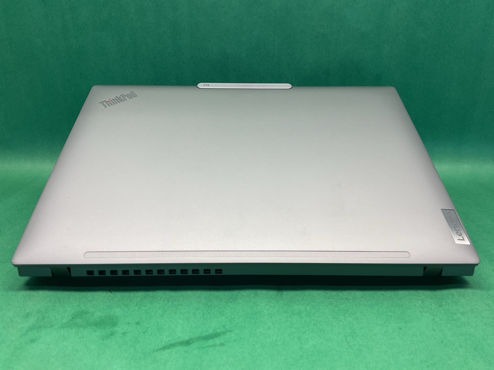Lenovo ThinkPad T14 Gen 5 14″ – Powers On – NO HARD DRIVE- Untested