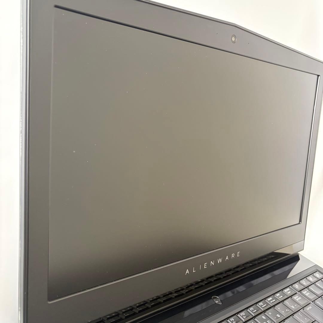 Alienware 17 R4 Gaming Laptop GTX1070 i7-7820HK 16GB RAM 256GB SSD+1TB HDD