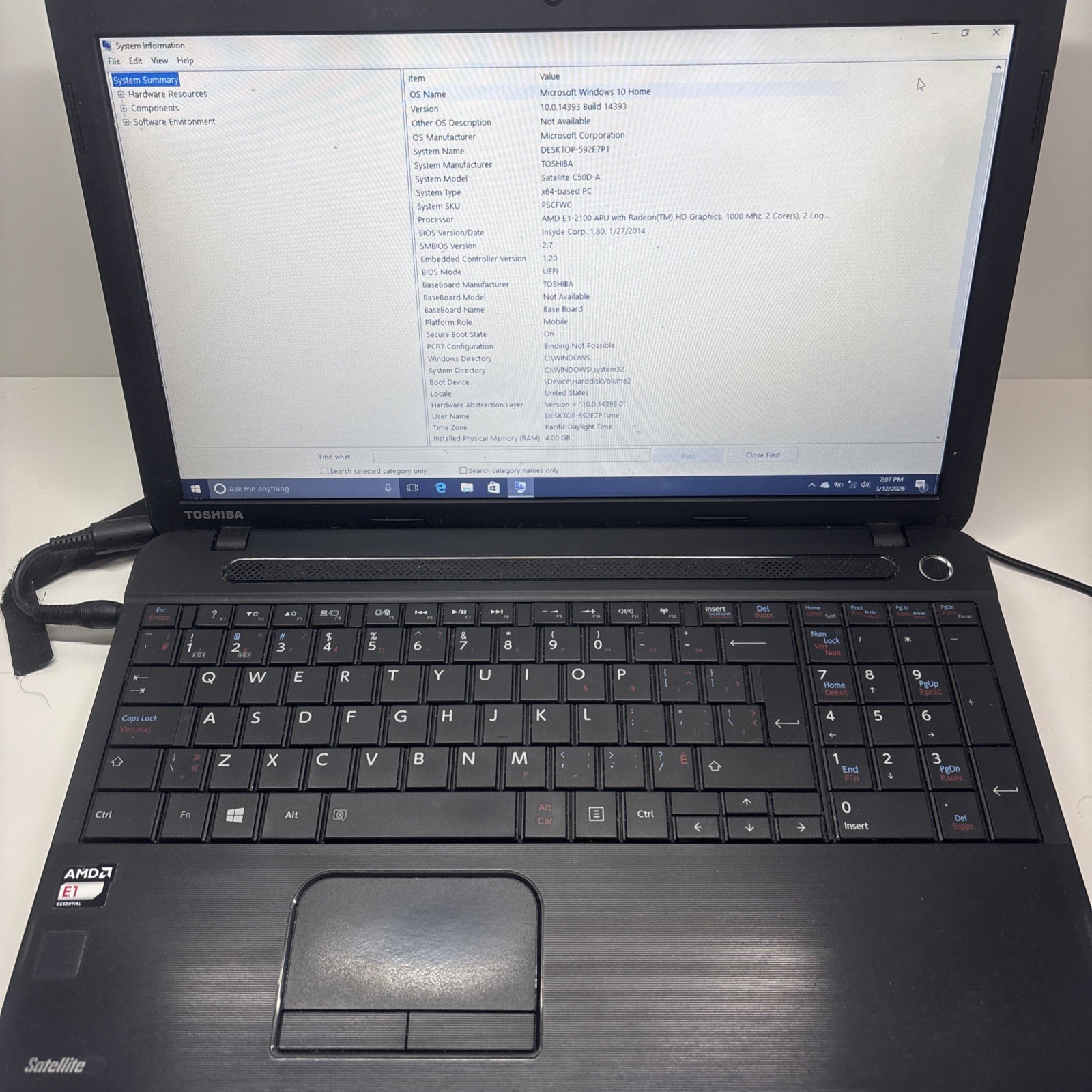 Toshiba Satellite C50D-A, 15.6-inch Laptop AMD E1-2100 1.0 GHz-4 GB RAM **READ**