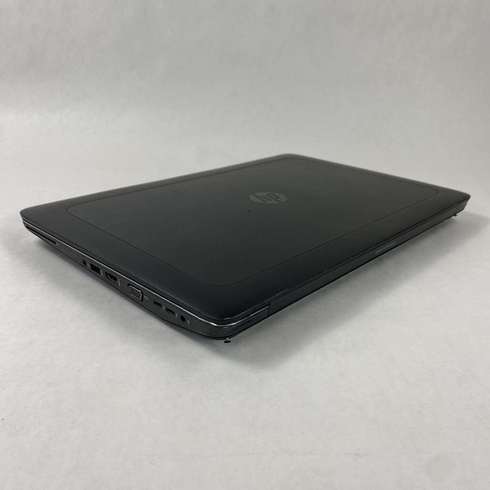 HP ZBook 17 G3 Xeon E3 1535M v5 2.90 GHz 16 GB RAM 17.3″ No Battery No HDD No OS