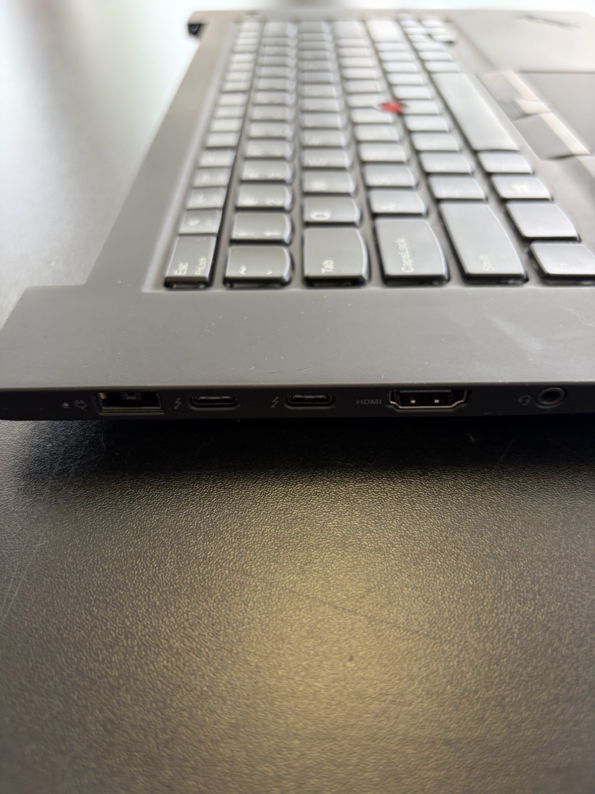 Lenovo ThinkPad X1 Extreme Gen 3 (i7-10850H+Nvidia GTX 1650Ti) Read Description