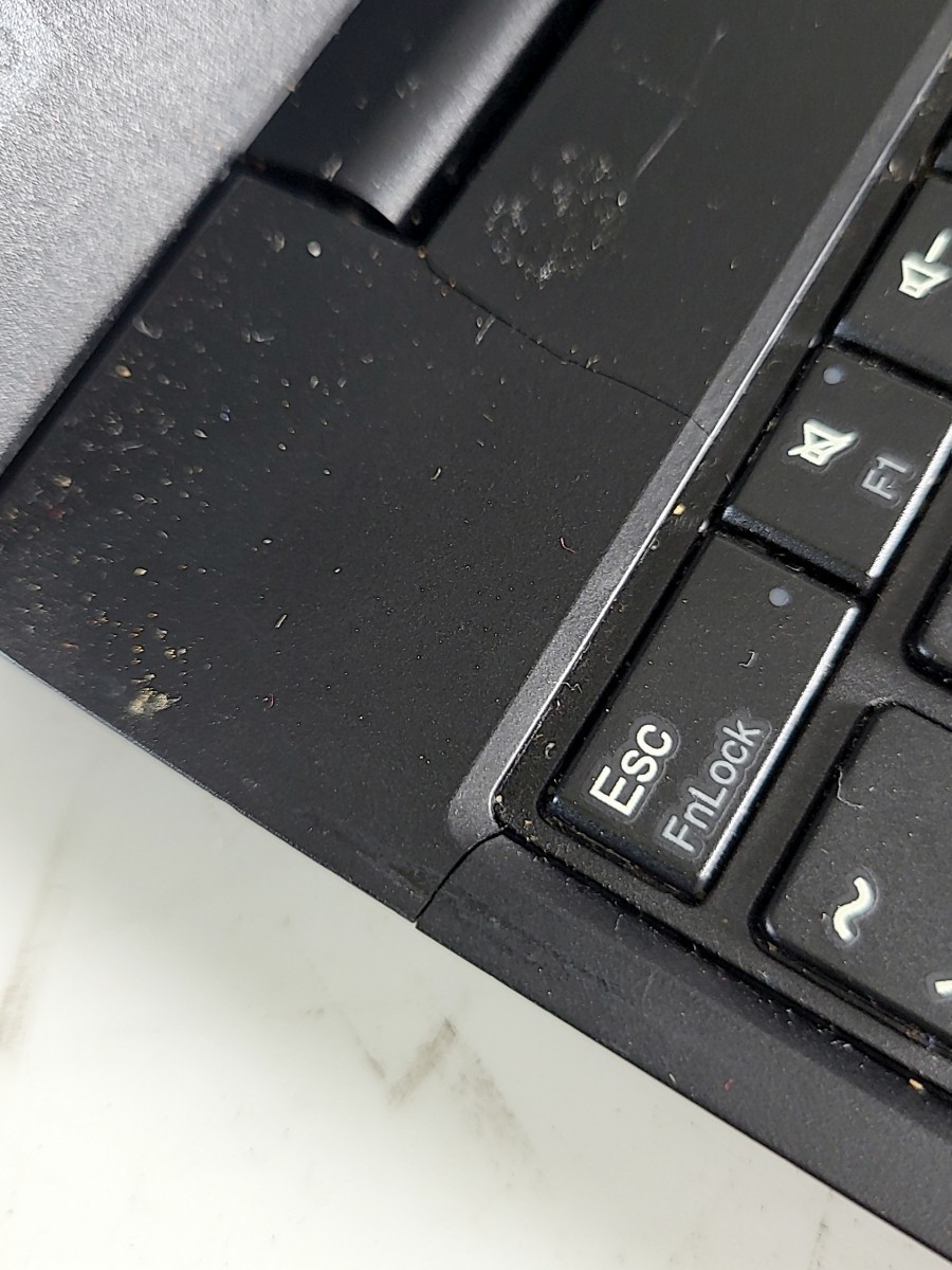 LENOVO THINKPAD E585 Laptop AMD RYZEN 3 3200U 4GB SEE NOTES