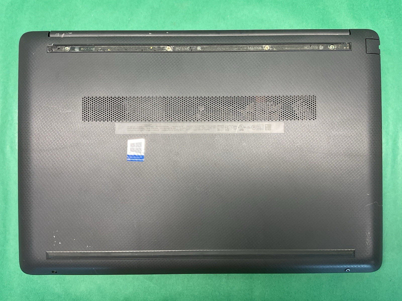 HP NoteBook 250 G8 Core i5-1135G7 – Powers On – NO HARD DRIVE- Untested