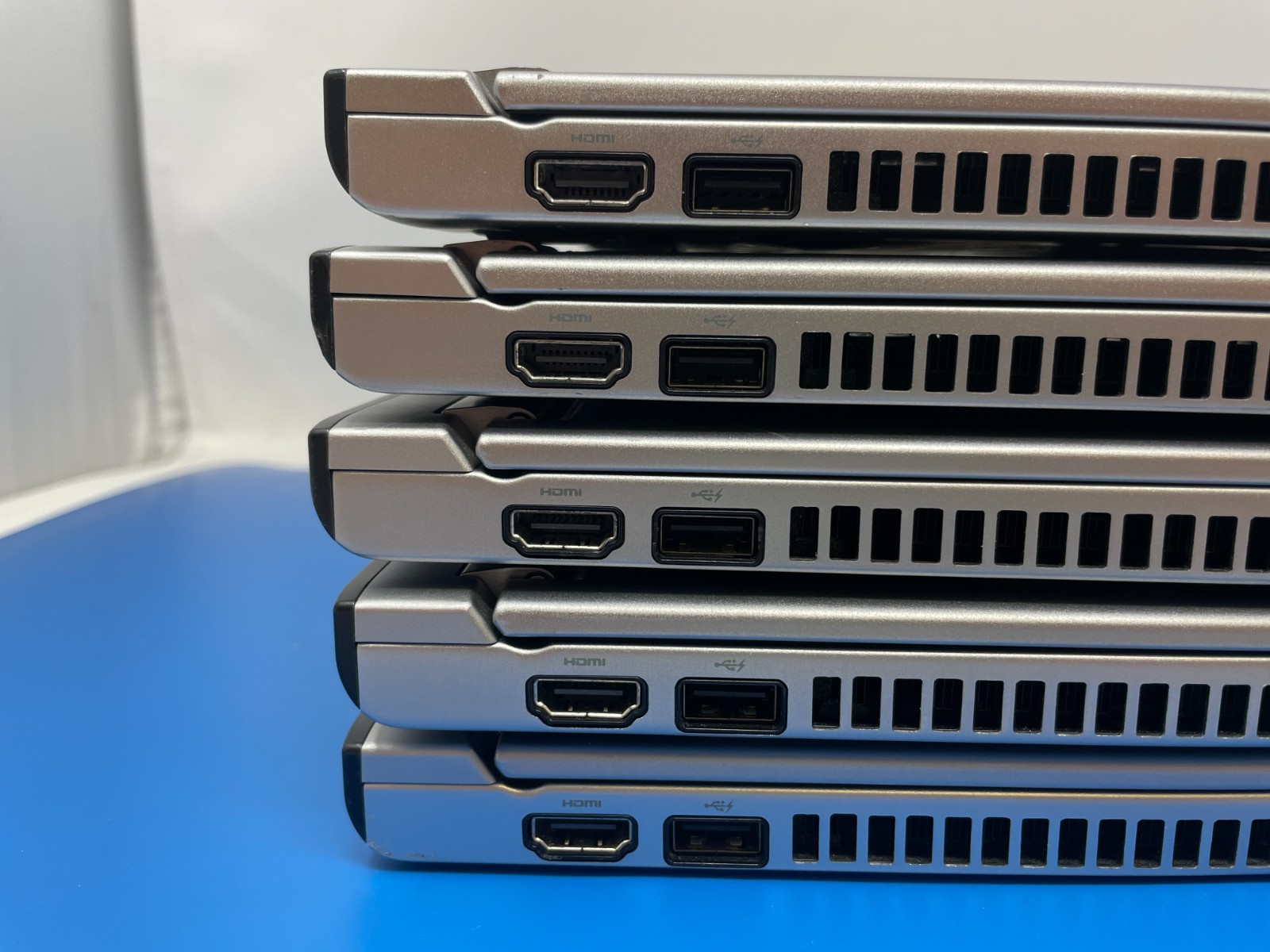 FOR PARTS: 5 Dell Latitude 3330 Intel Celeron 1007U 2GB RAM 320 GB HDD