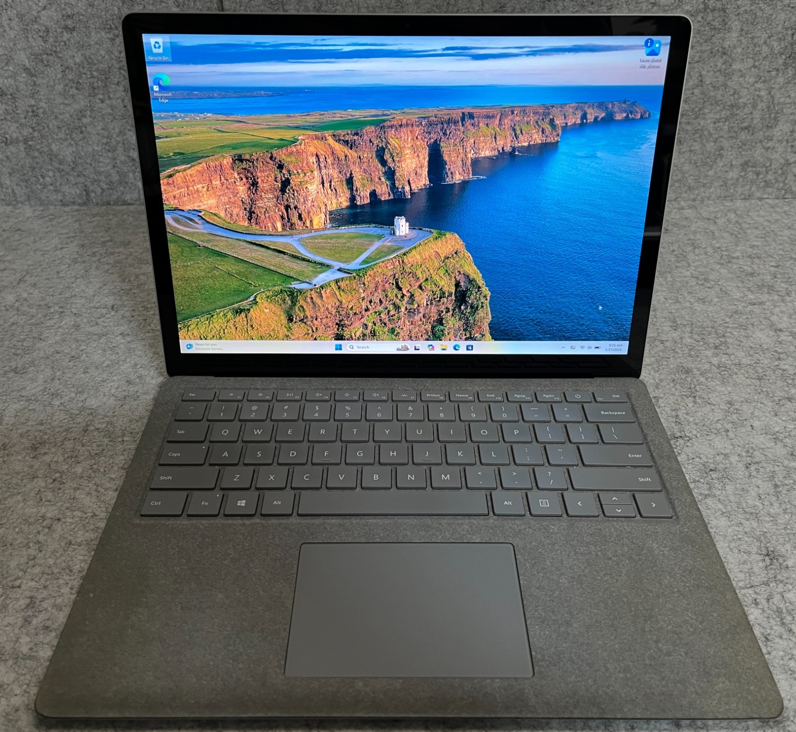 Microsoft Surface Laptop i7-7660U @ 2.5GHz 16GB 512GB SSD Touch screen W-11 Pro