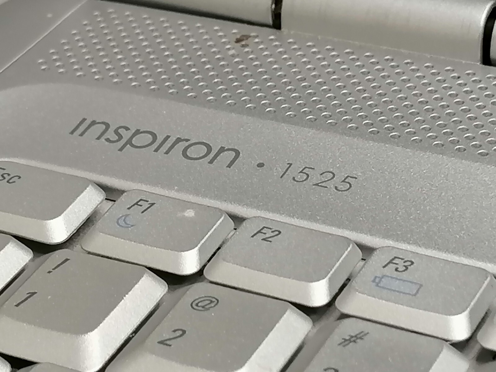 FOR PARTS 15.4″ Dell Inspiron 1525 (Pentium T2390/1.86 GHz/2 GB RAM)