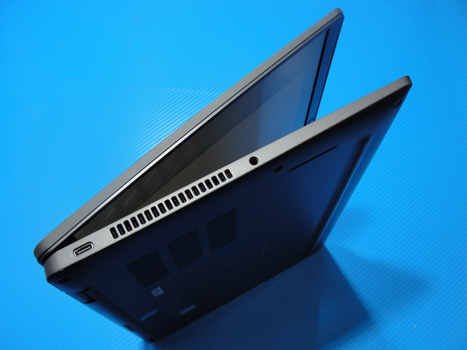 Dell Latitude 7420 Touch 14″FHD i7-11th Gen vPRO 3.0GHz 32GB RAM 256GB SSD+PA