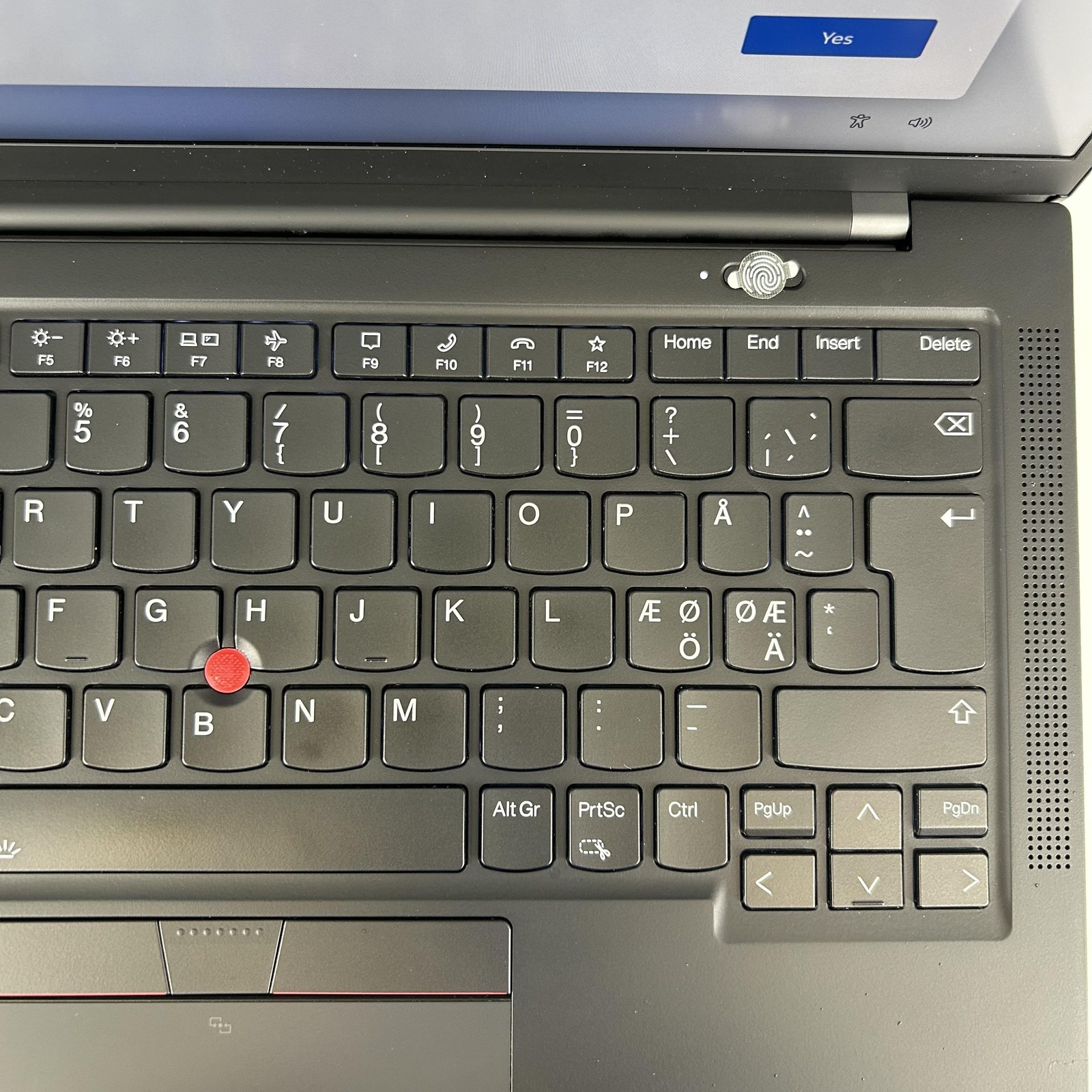 Lenovo ThinkPad X1 Carbon Gen 9 14 FHD+ i5-1135G7 16GB 256GB Bilingual Keyboard