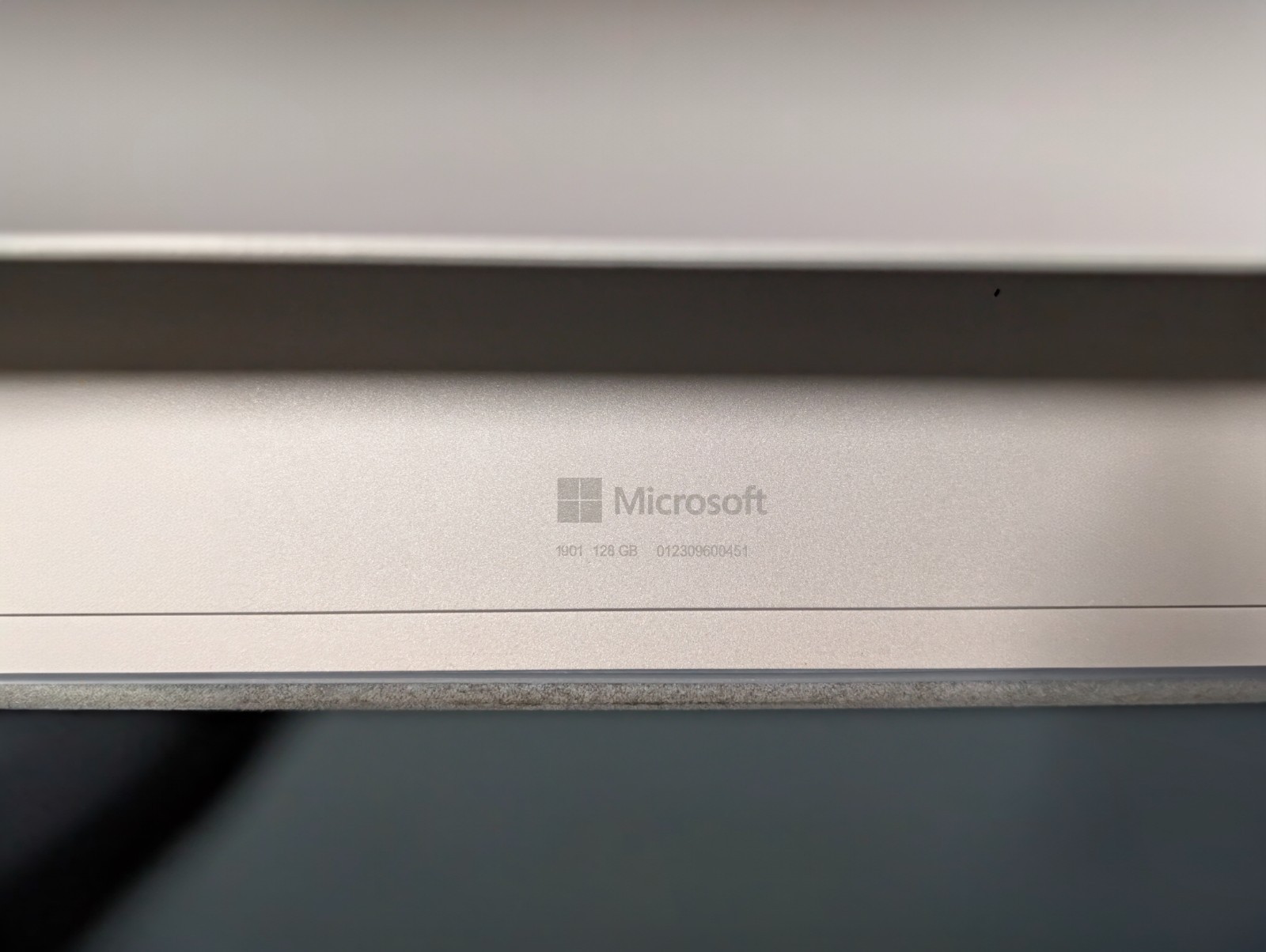 Microsoft Surface Go 2 10.5″ 128GB SSD, Intel Core m3-8100Y, 1.10 GHz, 8GB RAM