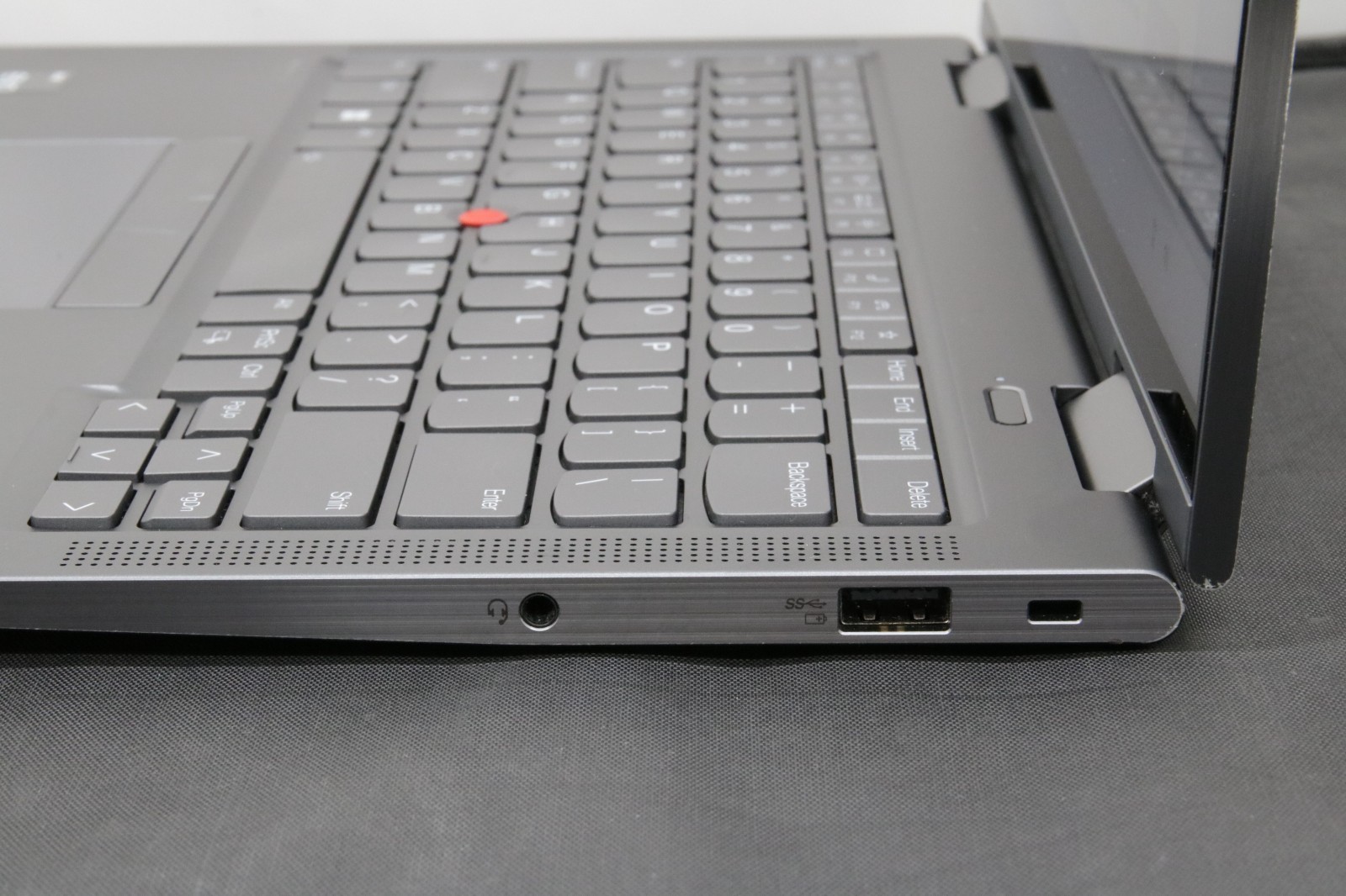 Lenovo ThinkPad X1 Yoga Gen 7 – i5-1235U – 16GB, 256GB, Windows 11 +Adapter